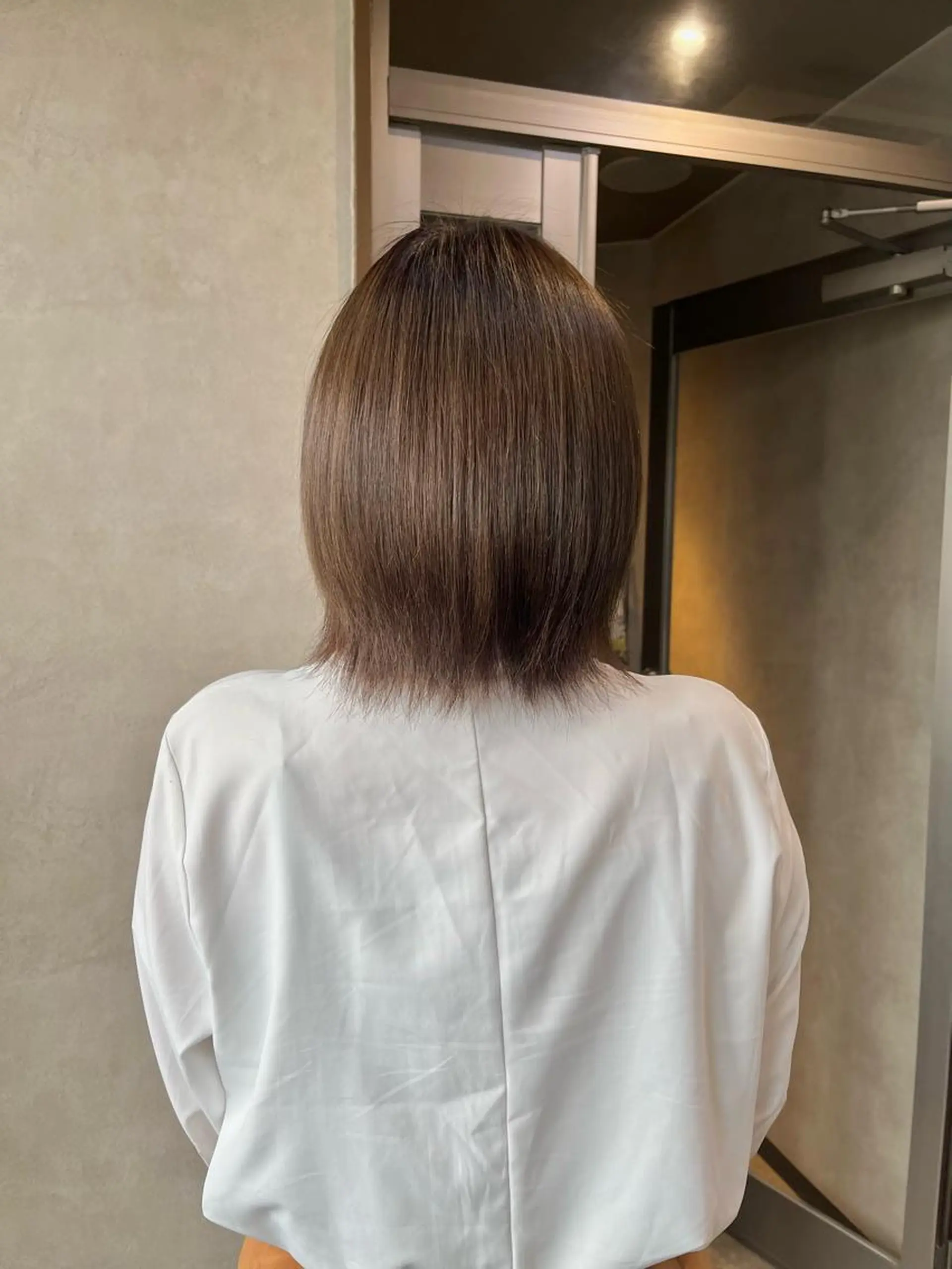 ミディアム カラー ayane ito / HAWNDのヘアスタイル