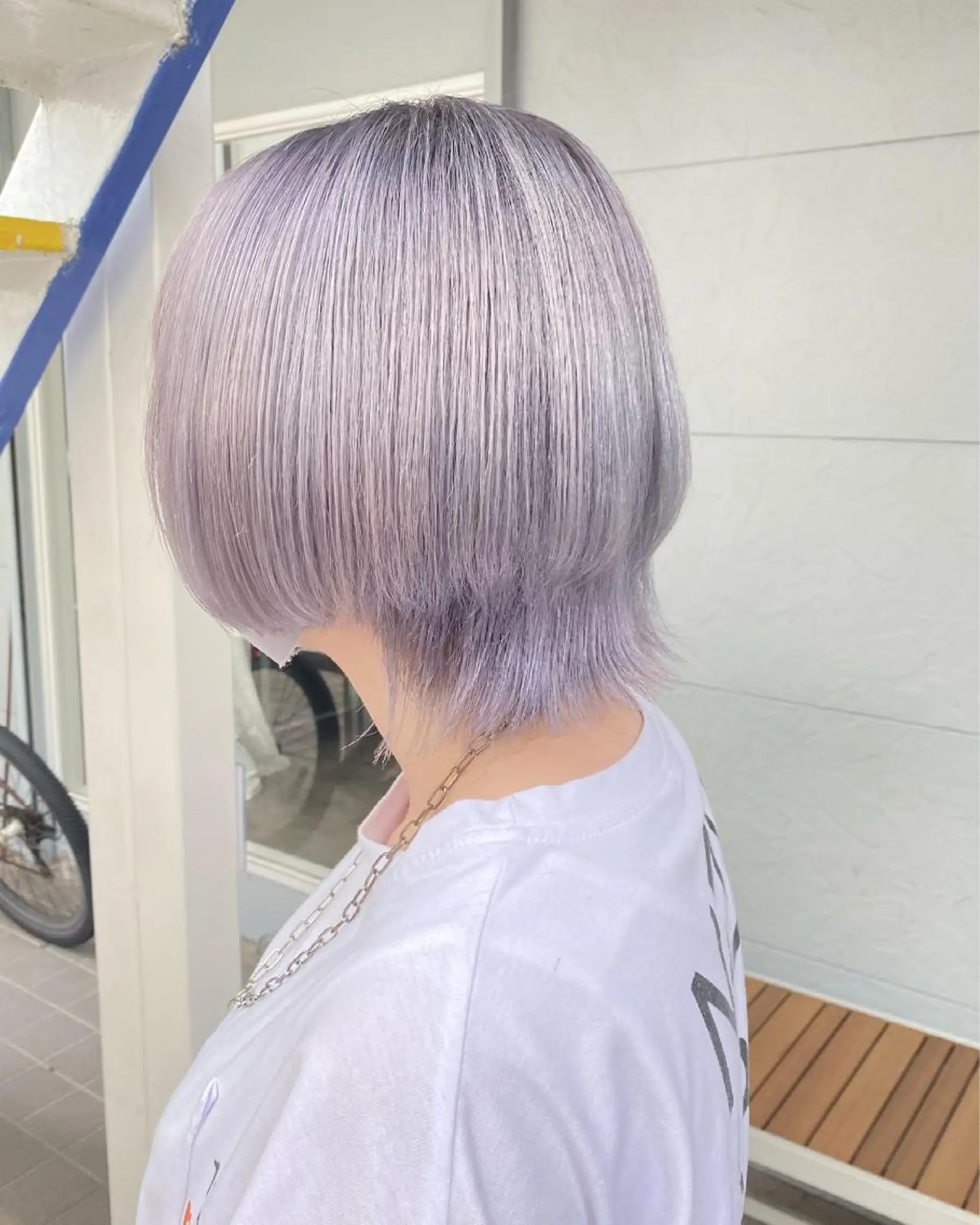 ショート カラー ヘアアレンジ シルバー ホワイトシルバー ヘアカラー トリートメント lani ブリーチ /ダブルカラーのヘアスタイル