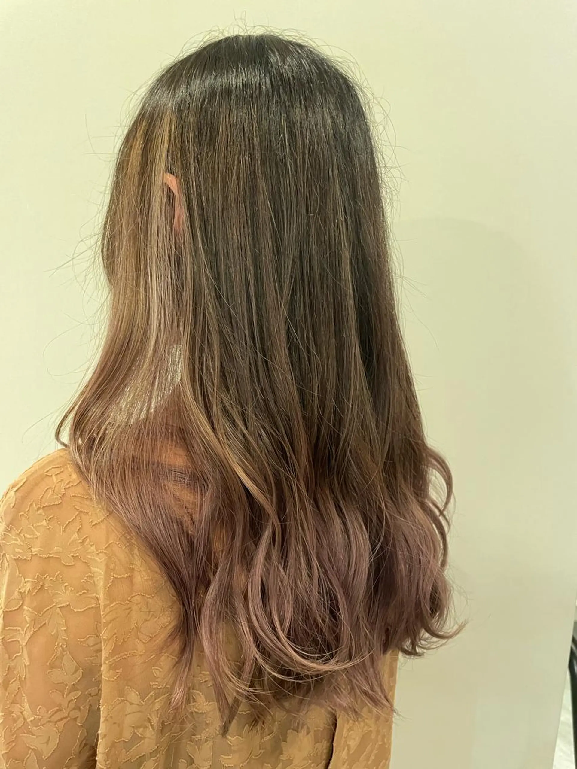 ロング ピンクラベンダー ハイライト 似合わせカット‪// 鶴我万唯華のヘアスタイル