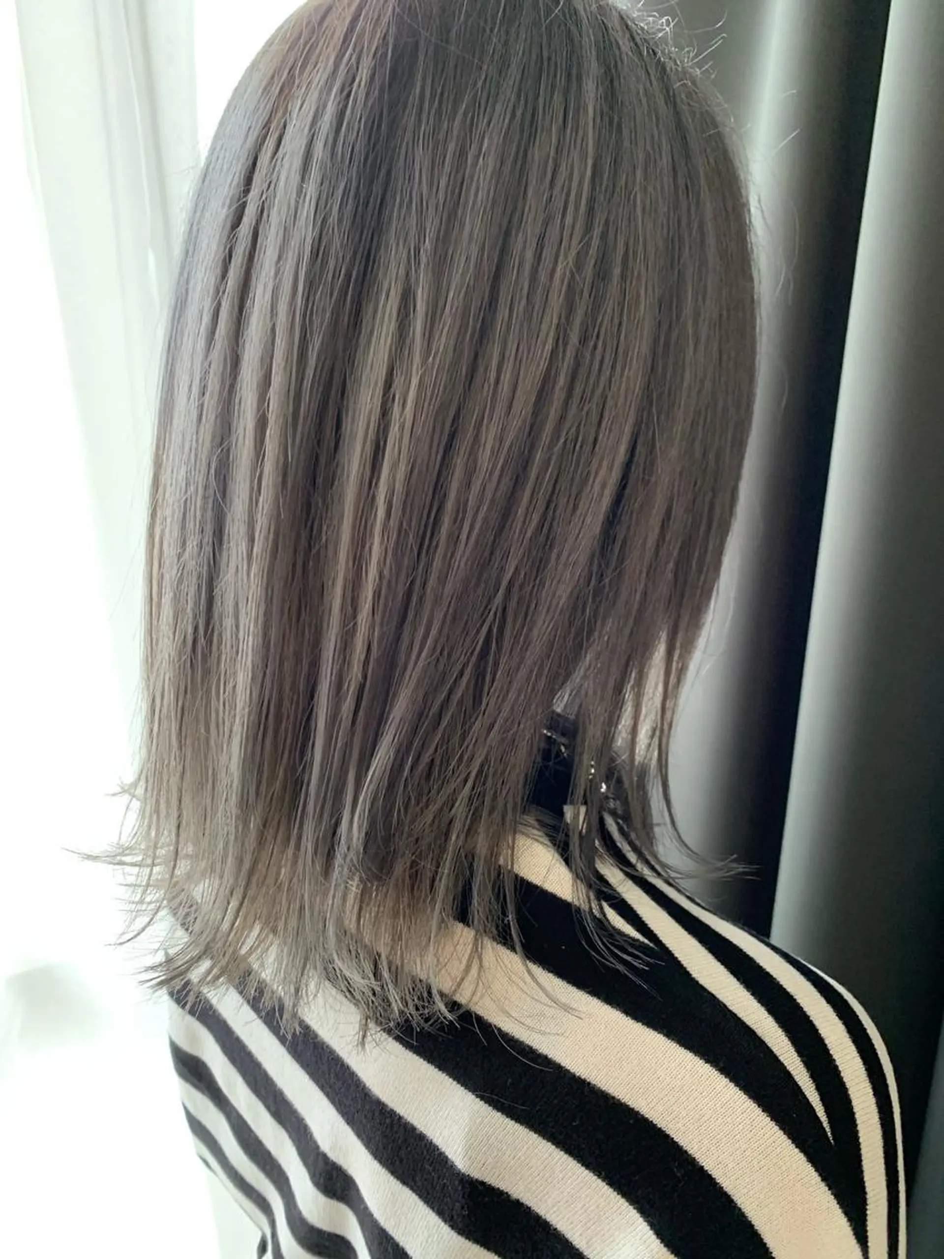 ミディアム カラー ブリーチ グレージュ ミルクティーグレージュ ヘアカラー トリートメント LUXBE LUCEのヘアスタイル