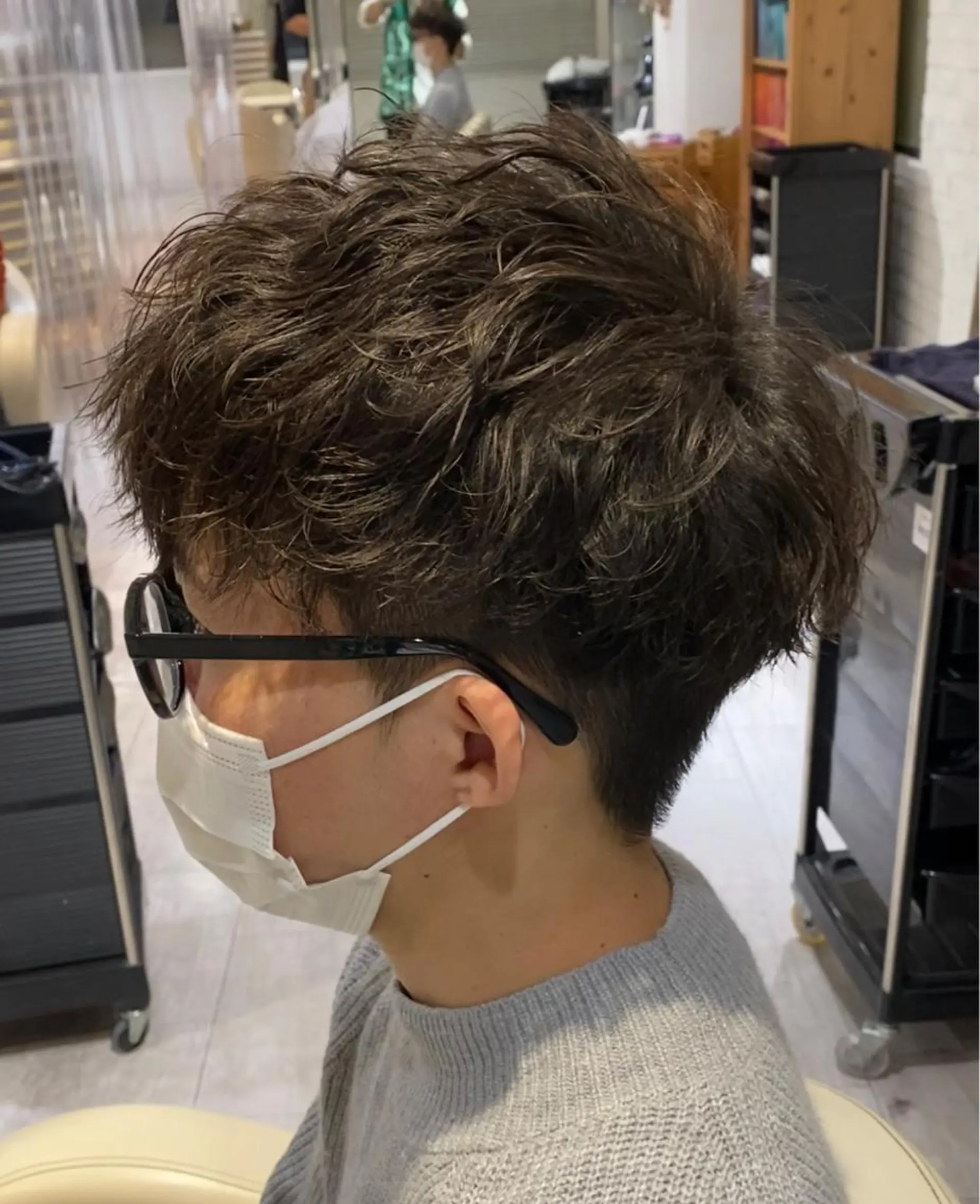 ショート パーマ メンズ メンズパーマ ツイストスパイラルパーマ 刈り上げ スパイラルパーマ HAIR STUDIO buzz所属・金子 富士のヘアスタイル