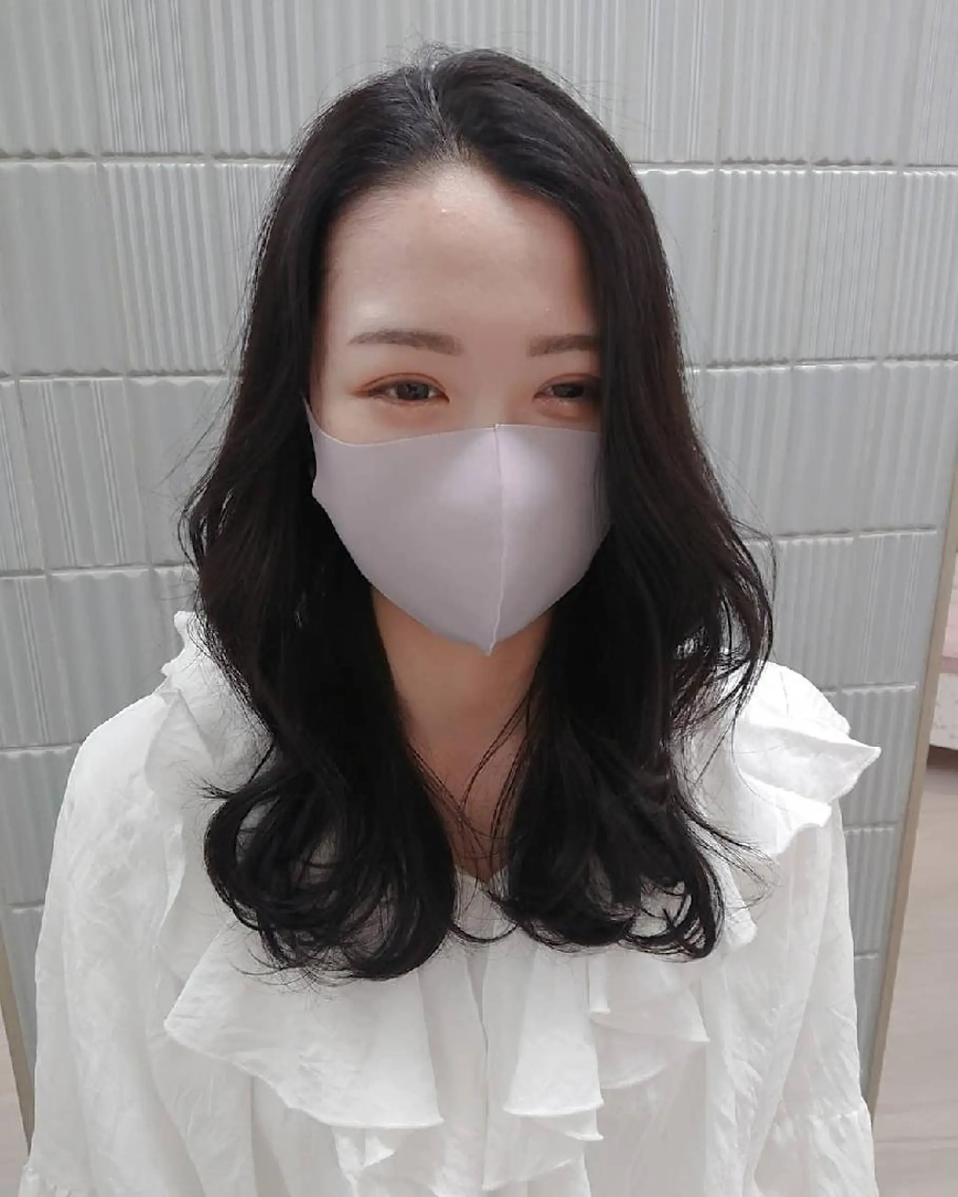 セミロング カラー かきあげバング ヨシンモリ カット ヘアカラー トリートメント 南 ちひろのヘアスタイル