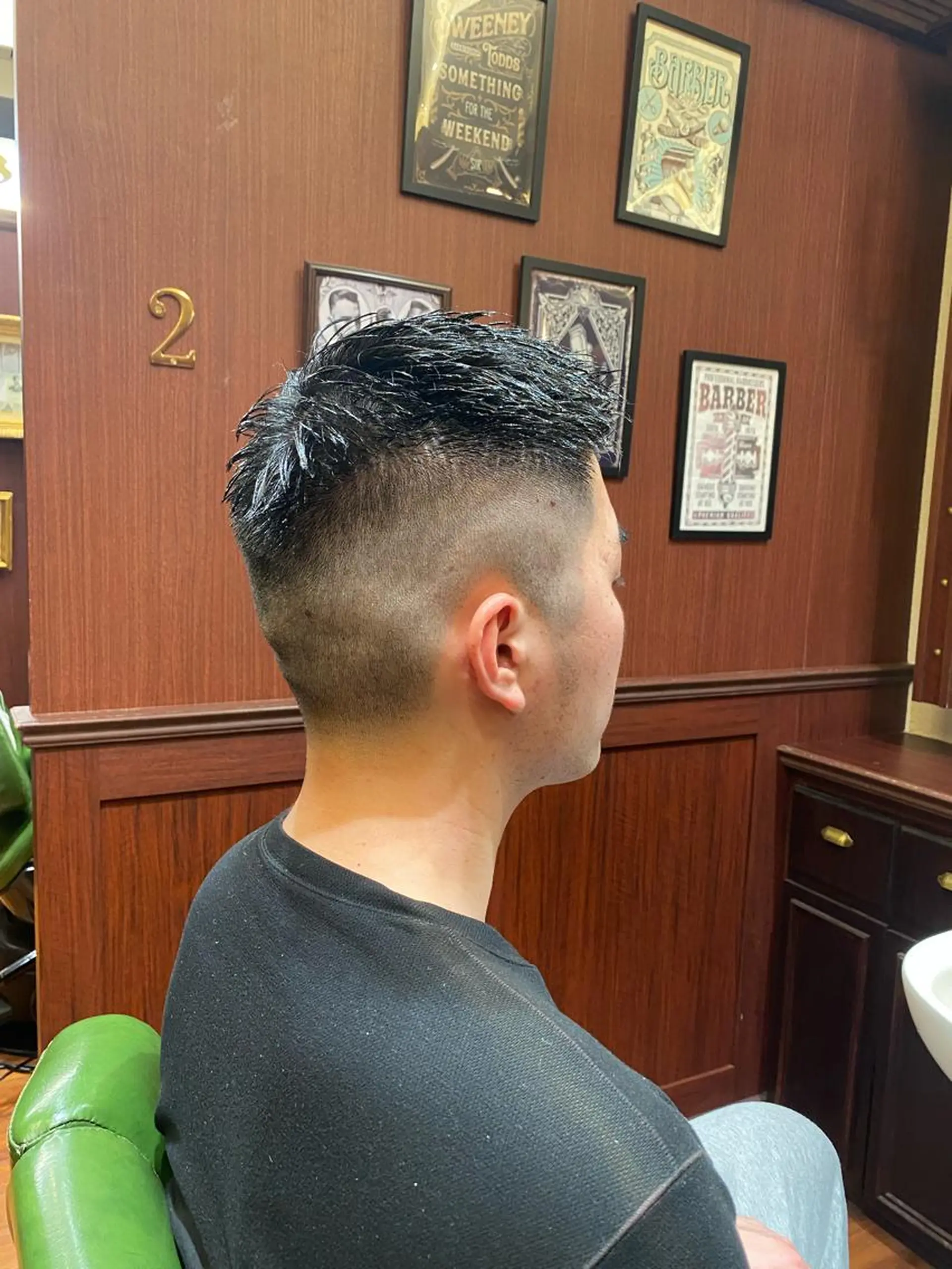 ショート メンズ フェードカット AKI ーのヘアスタイル