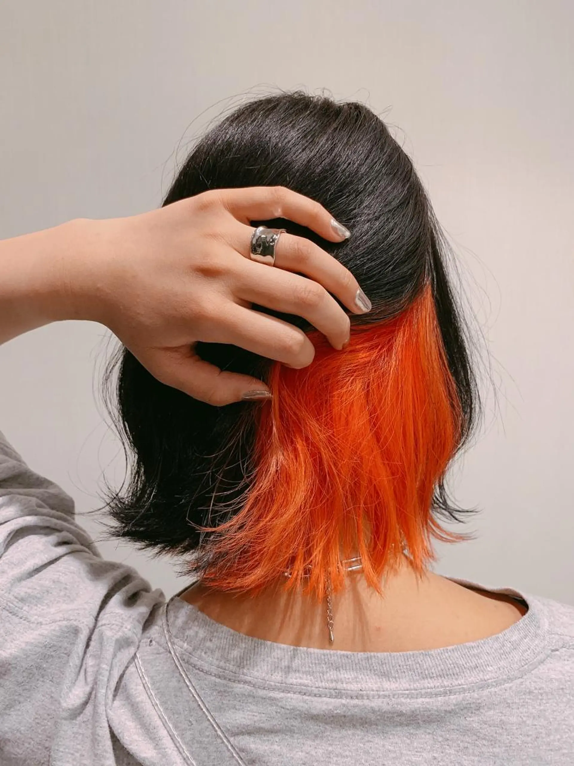 カラー オレンジ 坂井 水菜美のヘアスタイル