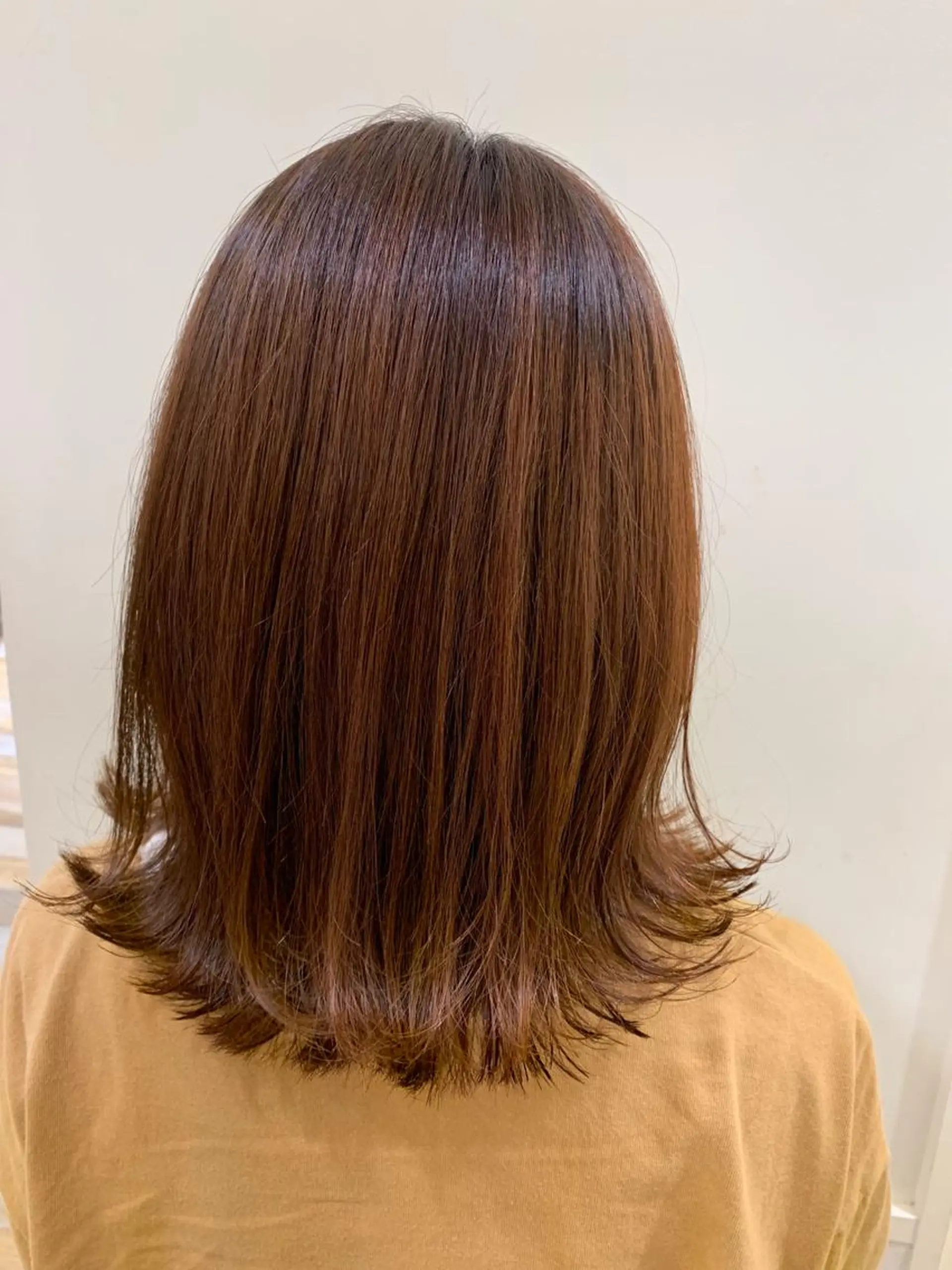 ミディアム カラー ベージュカラー ブリーチ ブリーチなしカラー オレンジ オレンジベージュ ぱつっとボブ/ 小野あかねのヘアスタイル