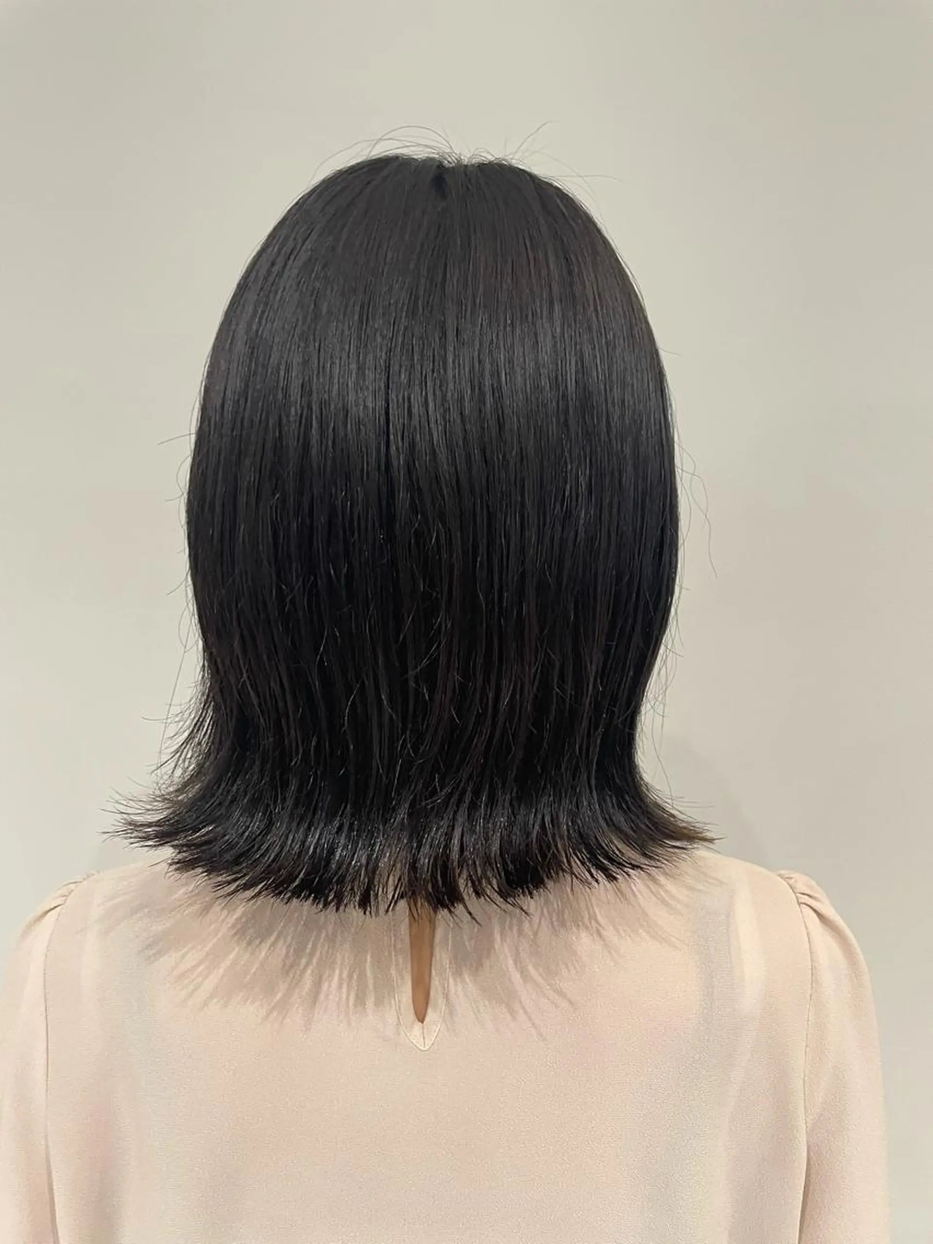 ミディアム 外ハネヘア ショート/脱白髪染め ☆宇﨑悠実のヘアスタイル