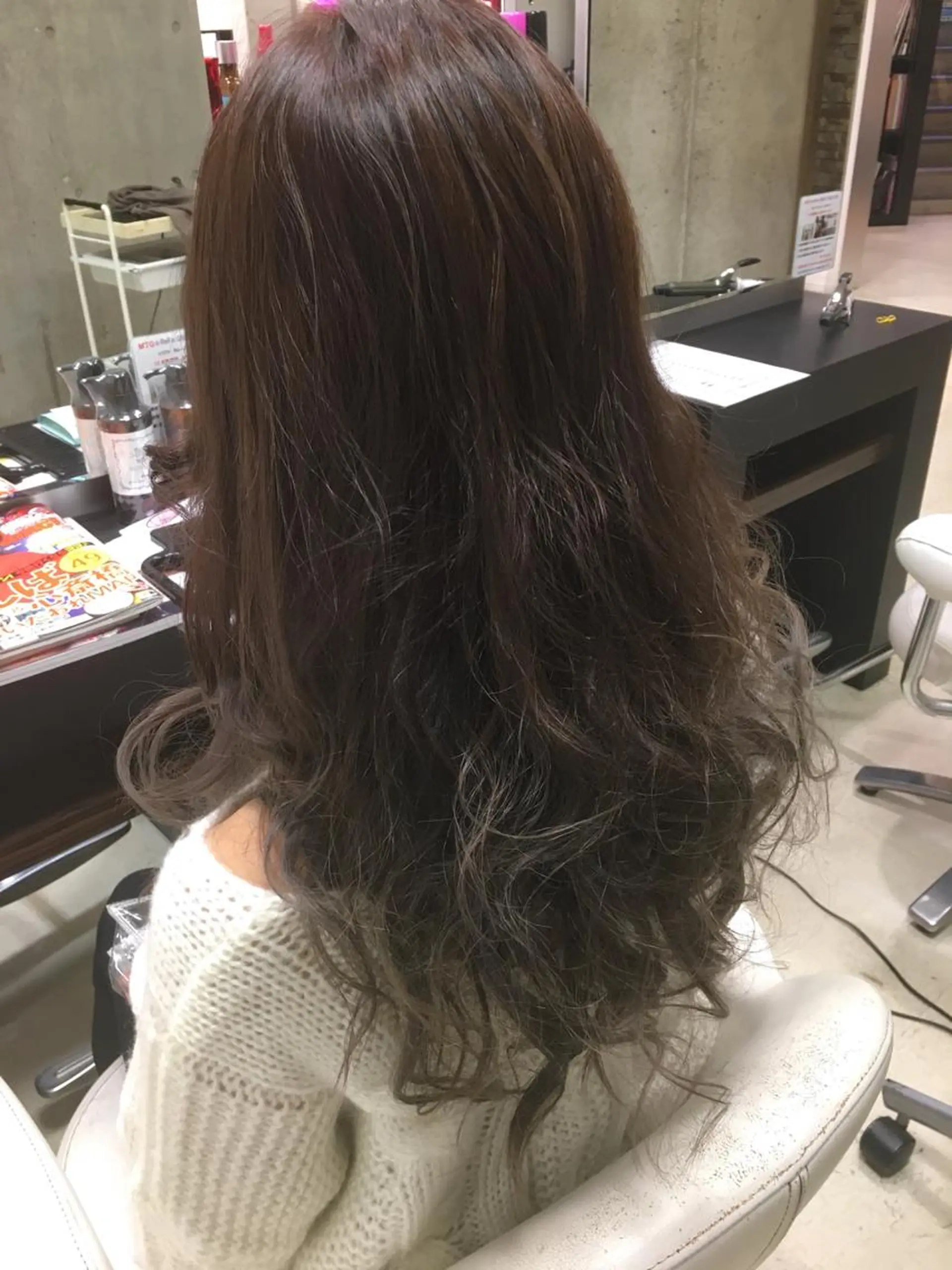 ロング カラー グレージュ イルミナカラー 髪質改善×レイヤー 高嶋のヘアスタイル