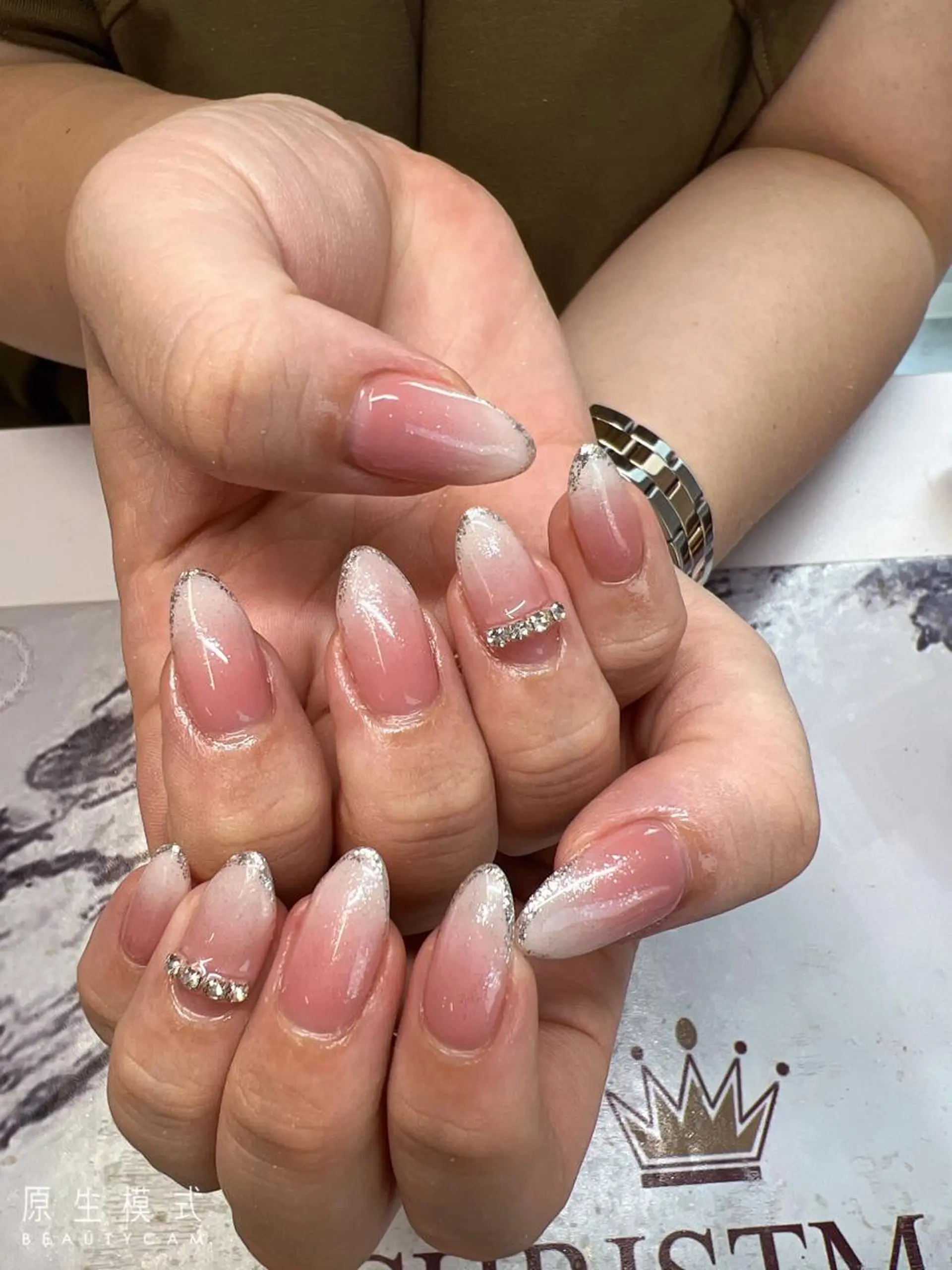 ネイル ガレンドウ 白澤 愛子のネイルデザイン