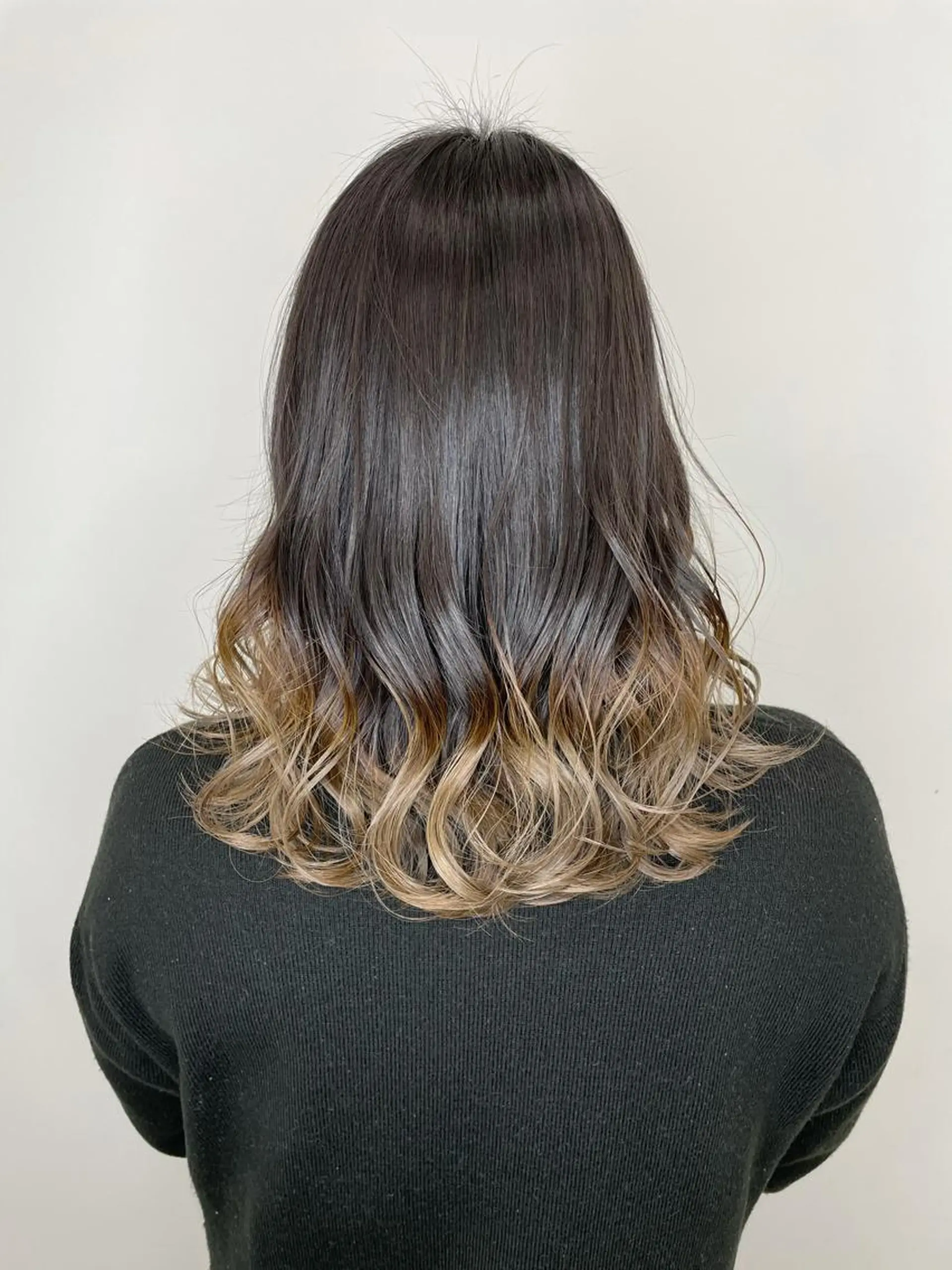 ミディアム 手島 カミラのヘアスタイル