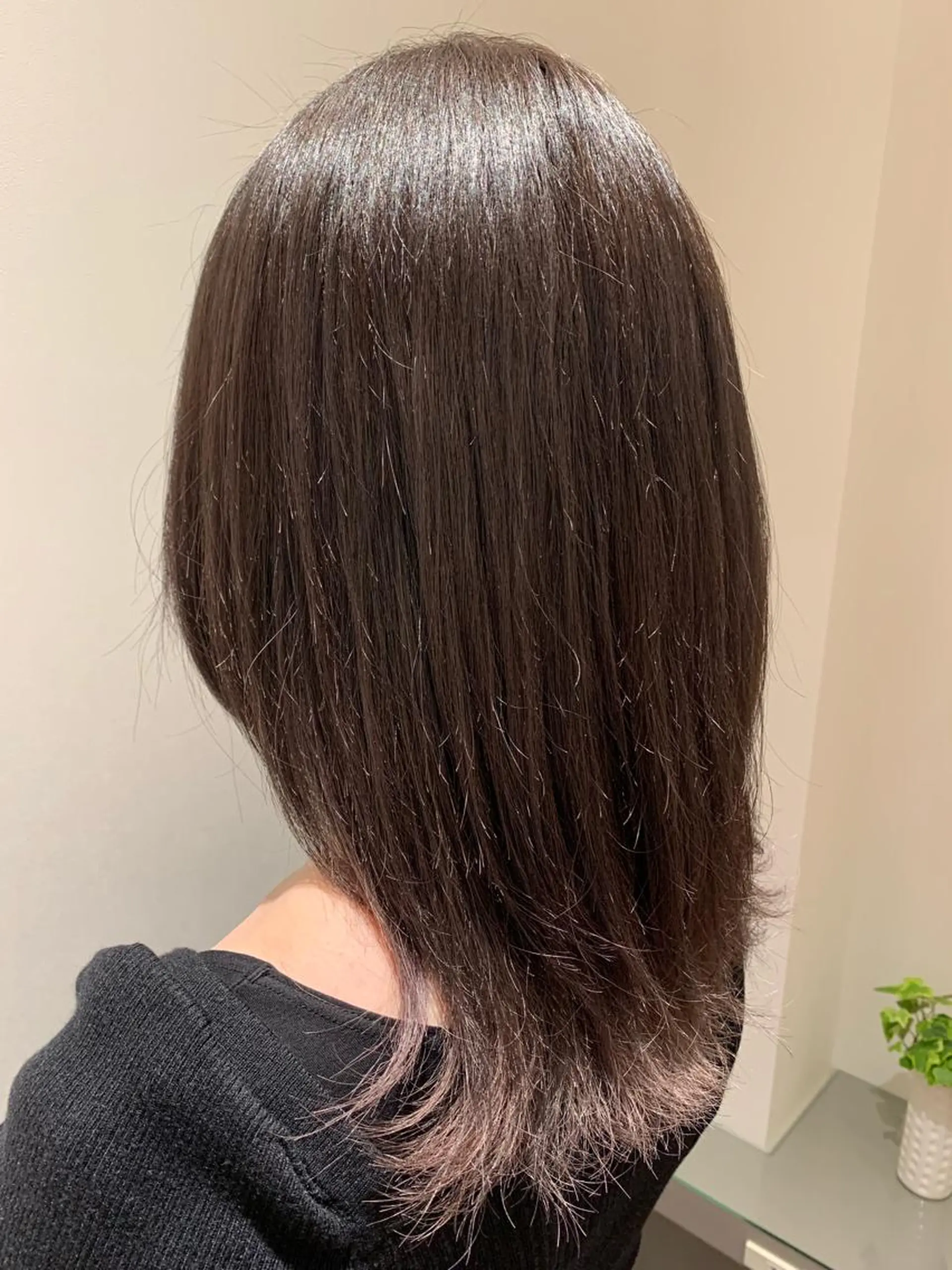 ミディアム カラー 若狭 彩花のヘアスタイル