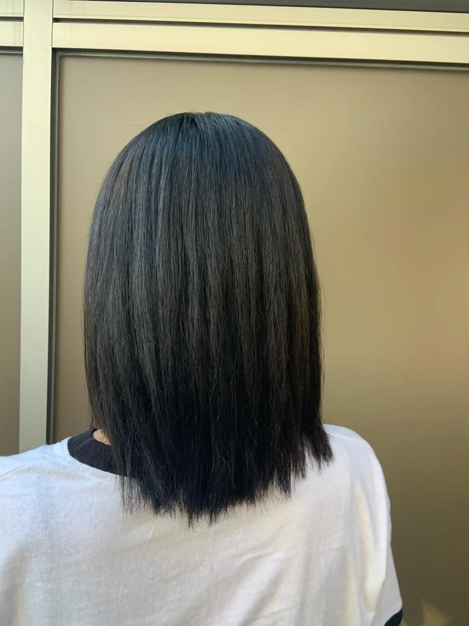 ミディアム カラー パーマ ヘアアレンジ ベージュカラー ブルーカラー ハイトーンカラー🤍 山下 優華のヘアスタイル