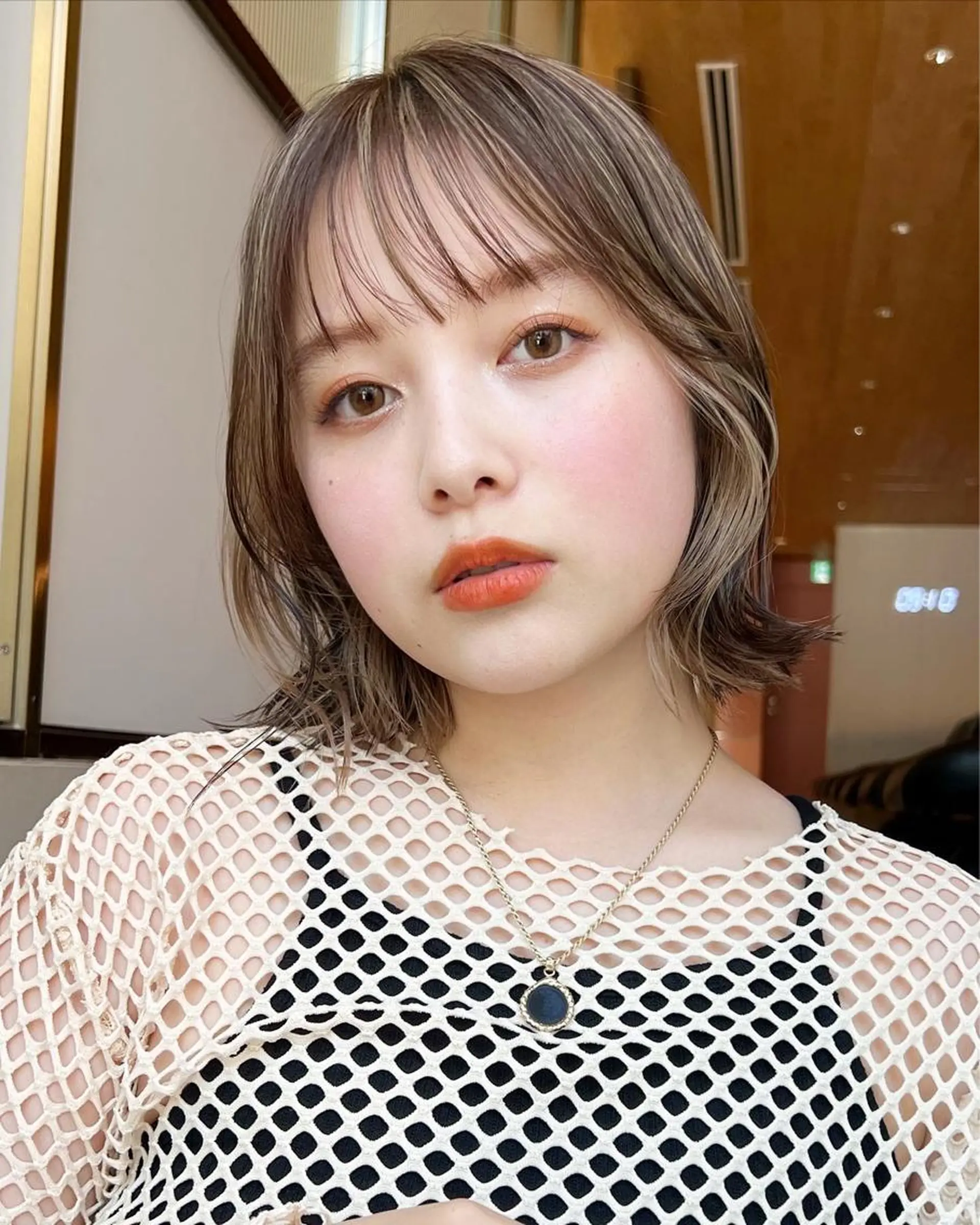 ミディアム カラー ベージュカラー 透明感カラー グレージュ ボブ カット ヘアカラー トリートメント レイヤー専門家 ダブルカラー修のヘアスタイル