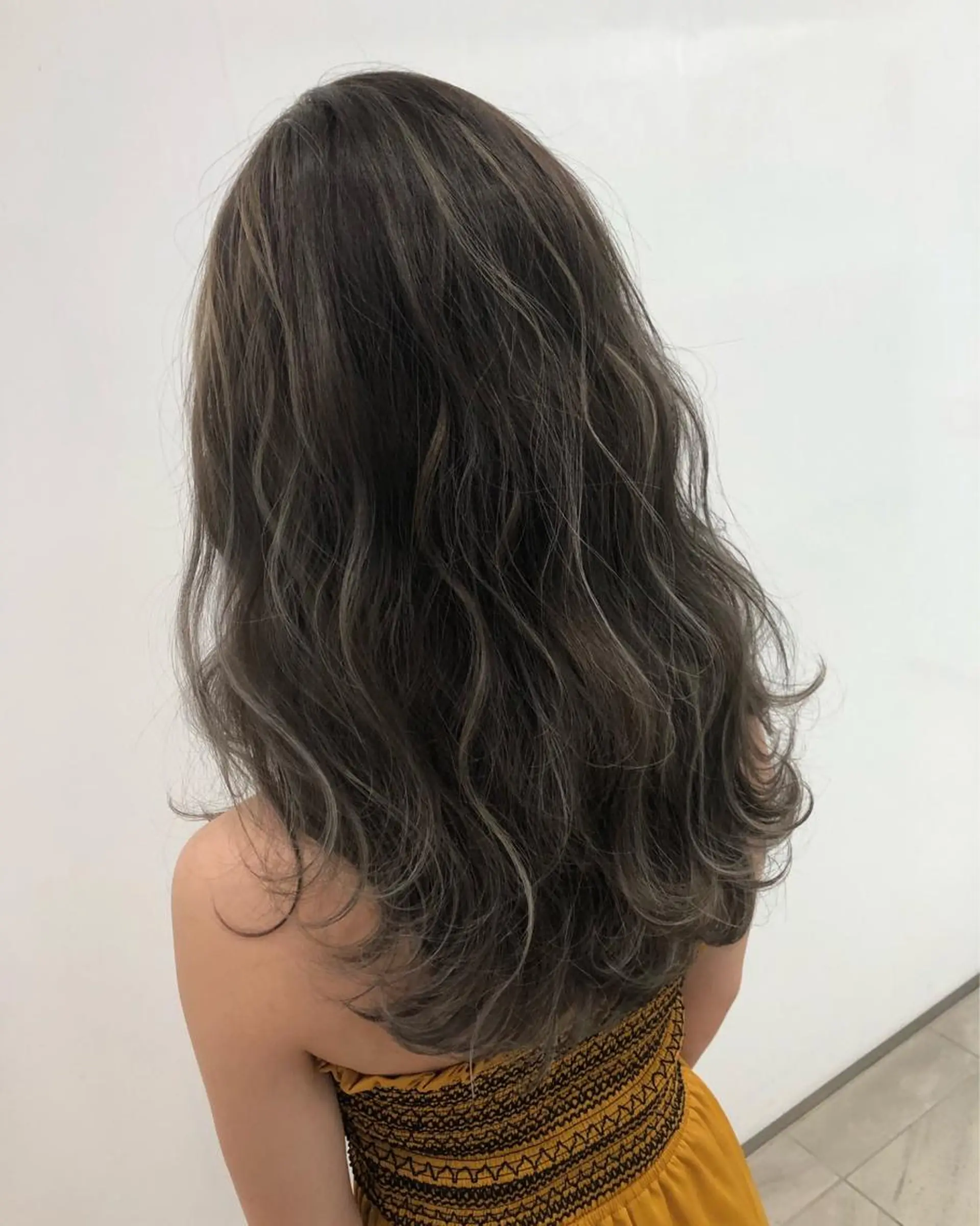 セミロング ハイライト Rubik's江坂 ルービックえさかのヘアスタイル