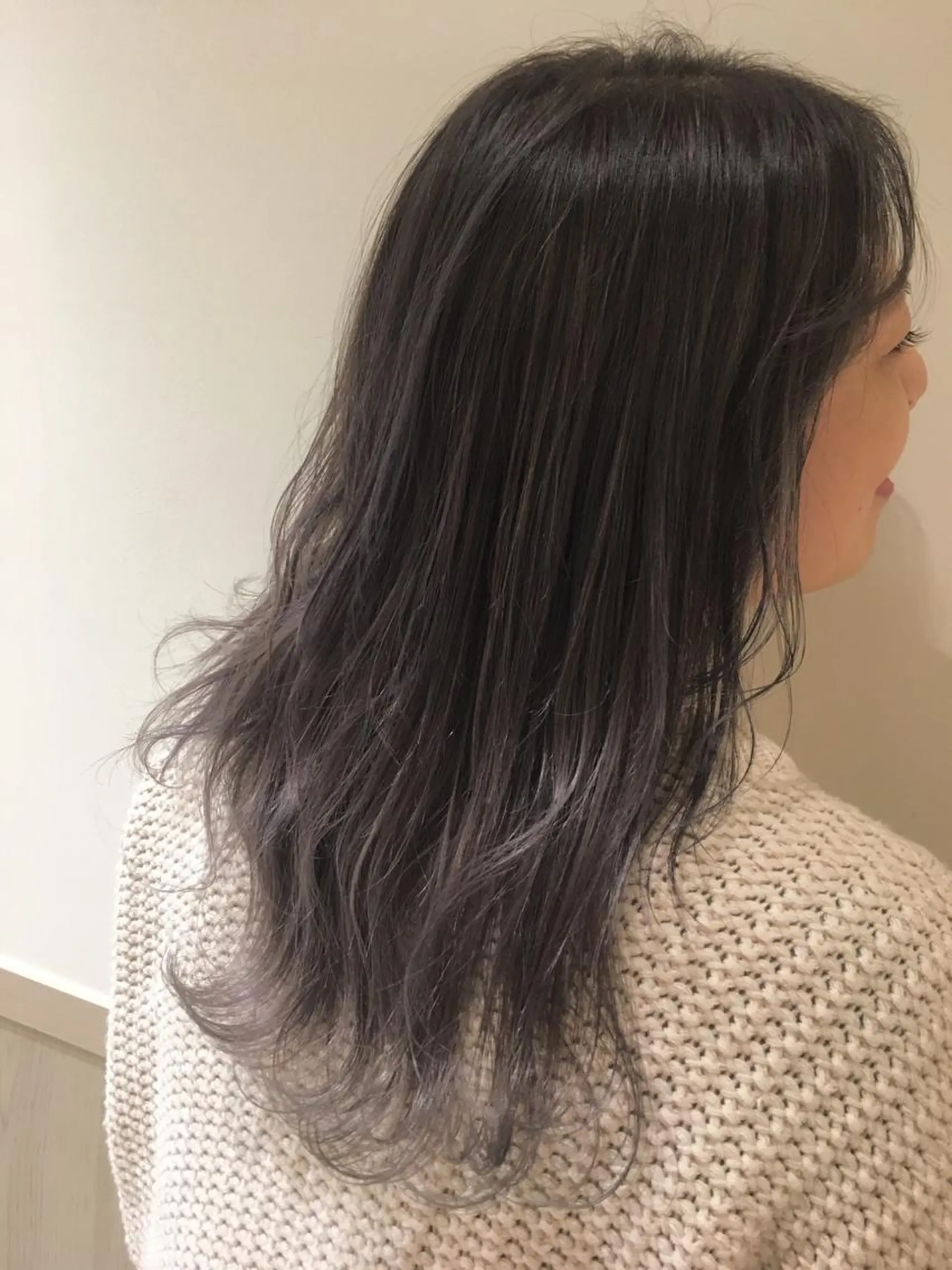ミディアム カラー アッシュ グラデーションカラー ハイライトカラー パープルカラー パープルアッシュ カット ヘアカラー トリートメント scene. haraのヘアスタイル