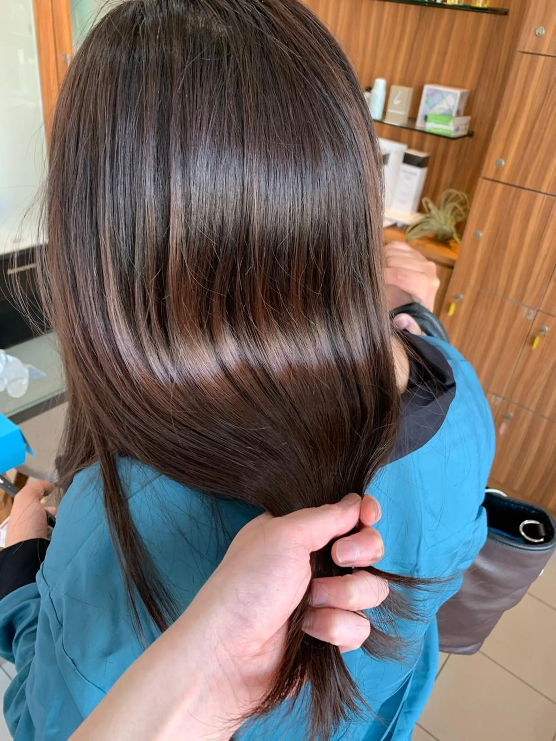 セミロング カラー パーマ 縮毛矯正 ストレートパーマ 白髪ぼかしハイライト 柳川拓哉のヘアスタイル