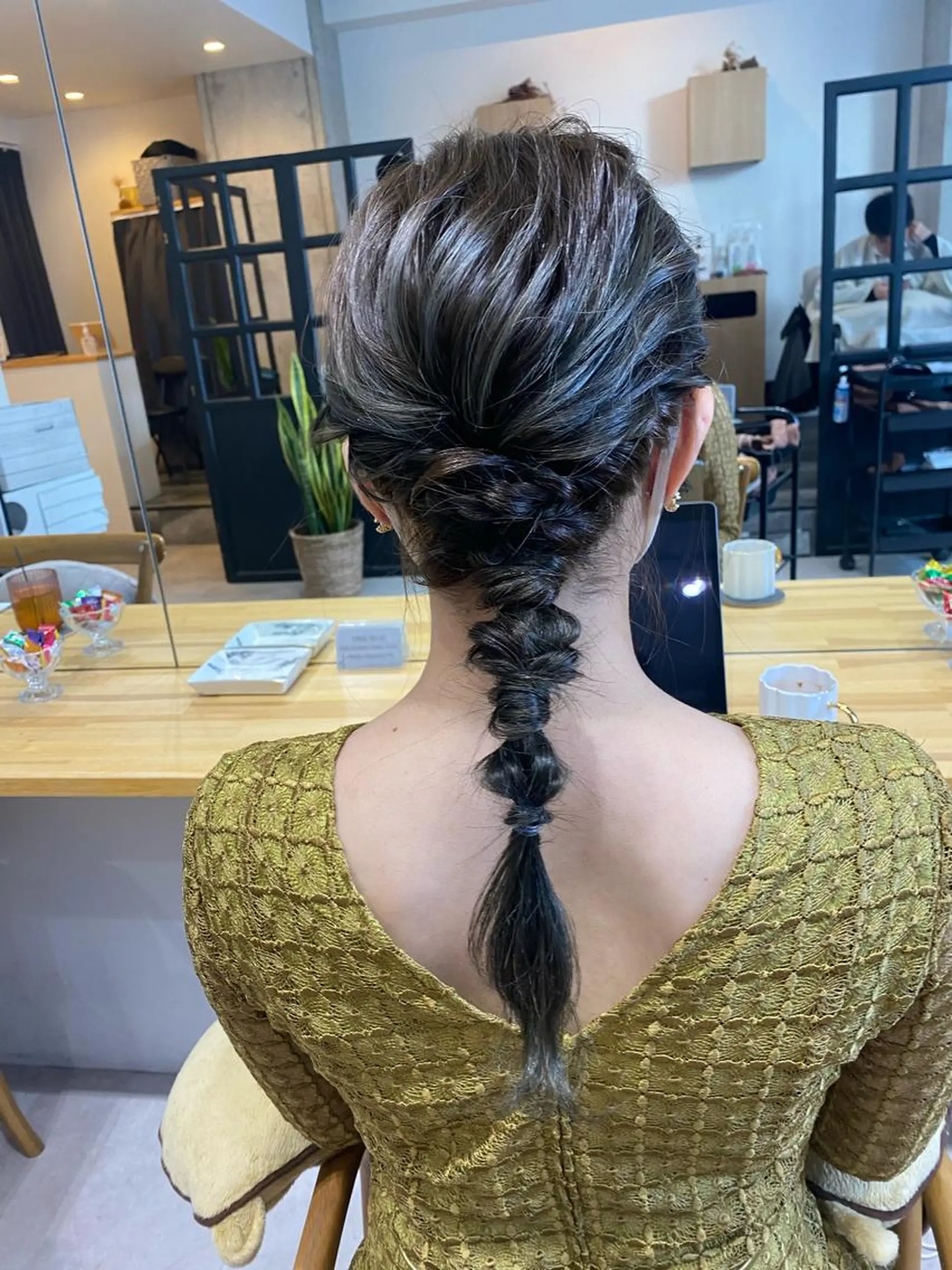 セミロング ヘアアレンジ ヘアセット 似合う髪型が 分からない方へのヘアスタイル