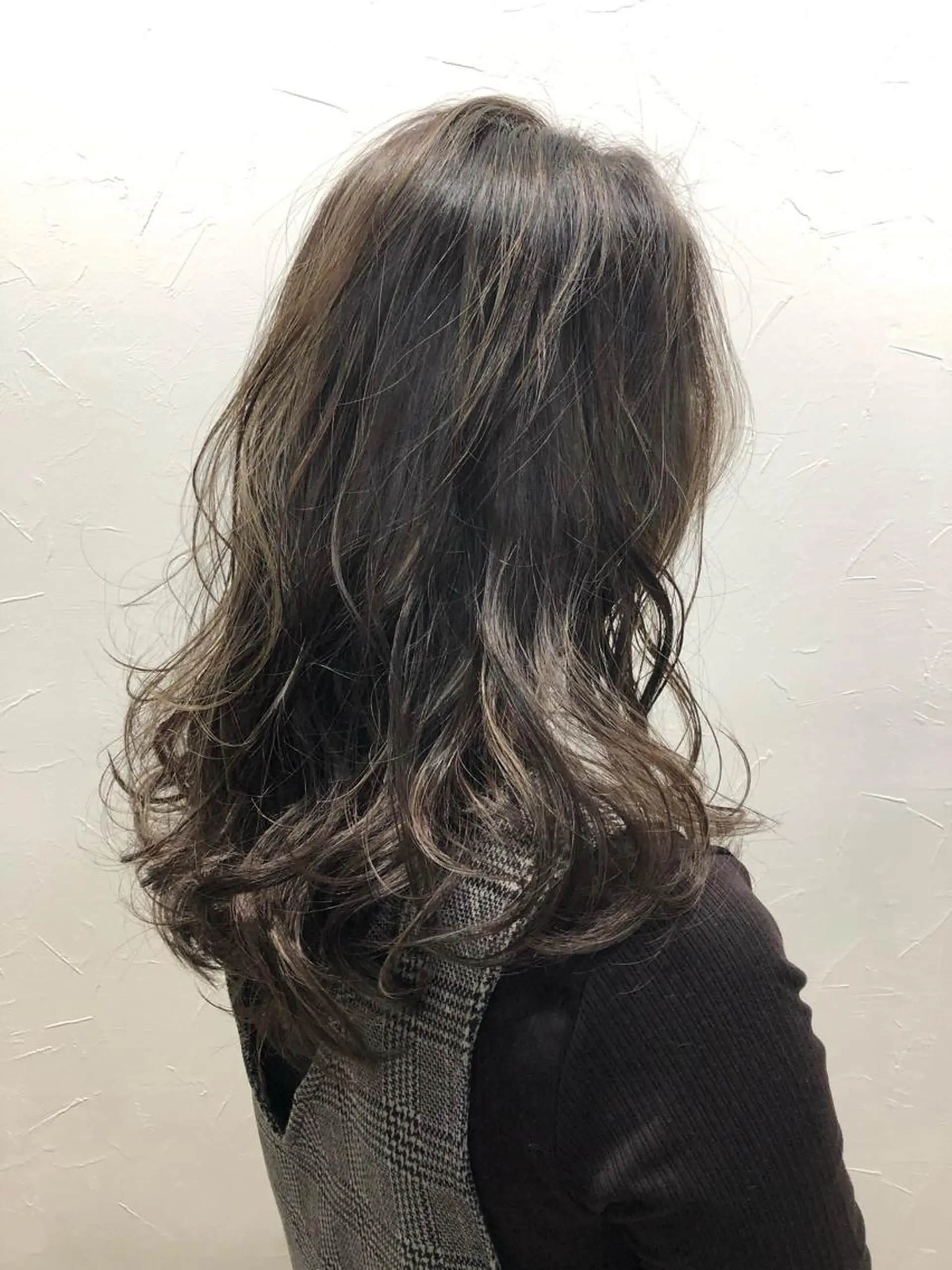 ミディアム カラー 小島 侑衣のヘアスタイル