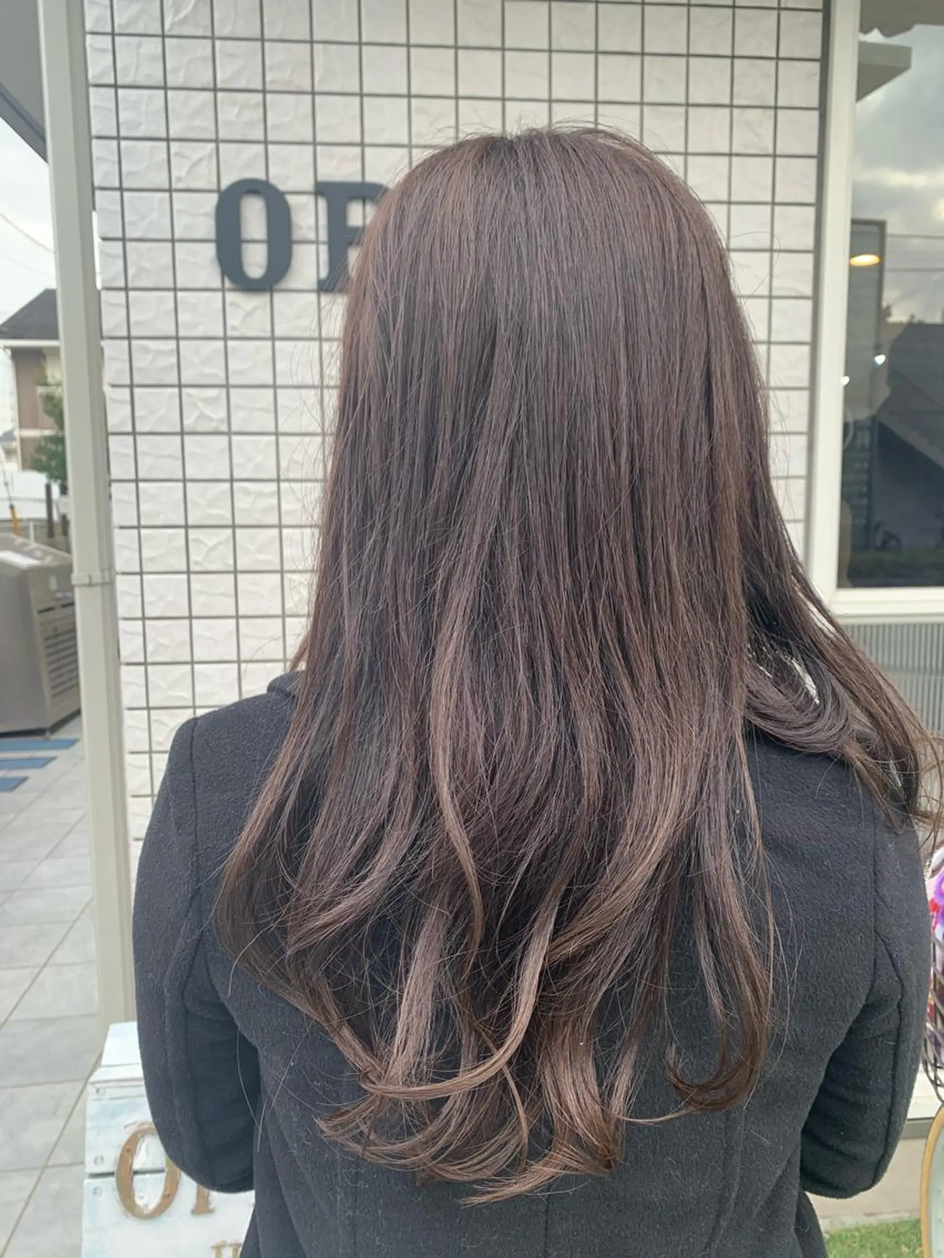 ロング コヤマ ナミのヘアスタイル
