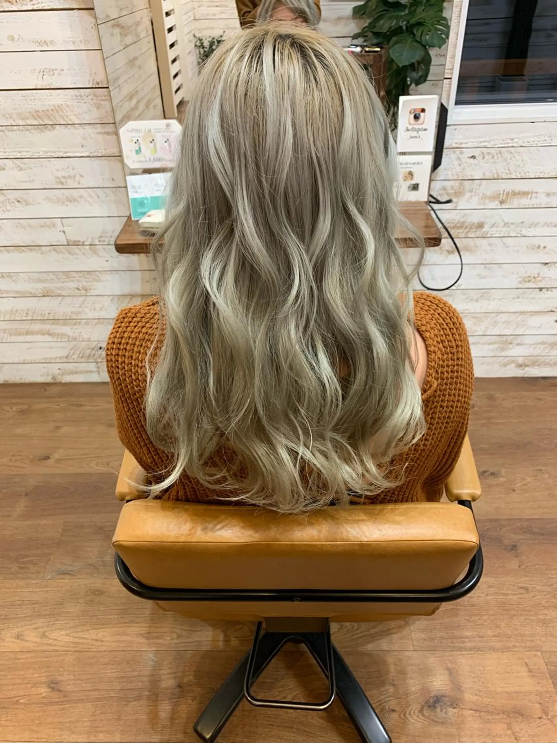 ロング カラー Log.hair所属・小坂 愛美のヘアスタイル