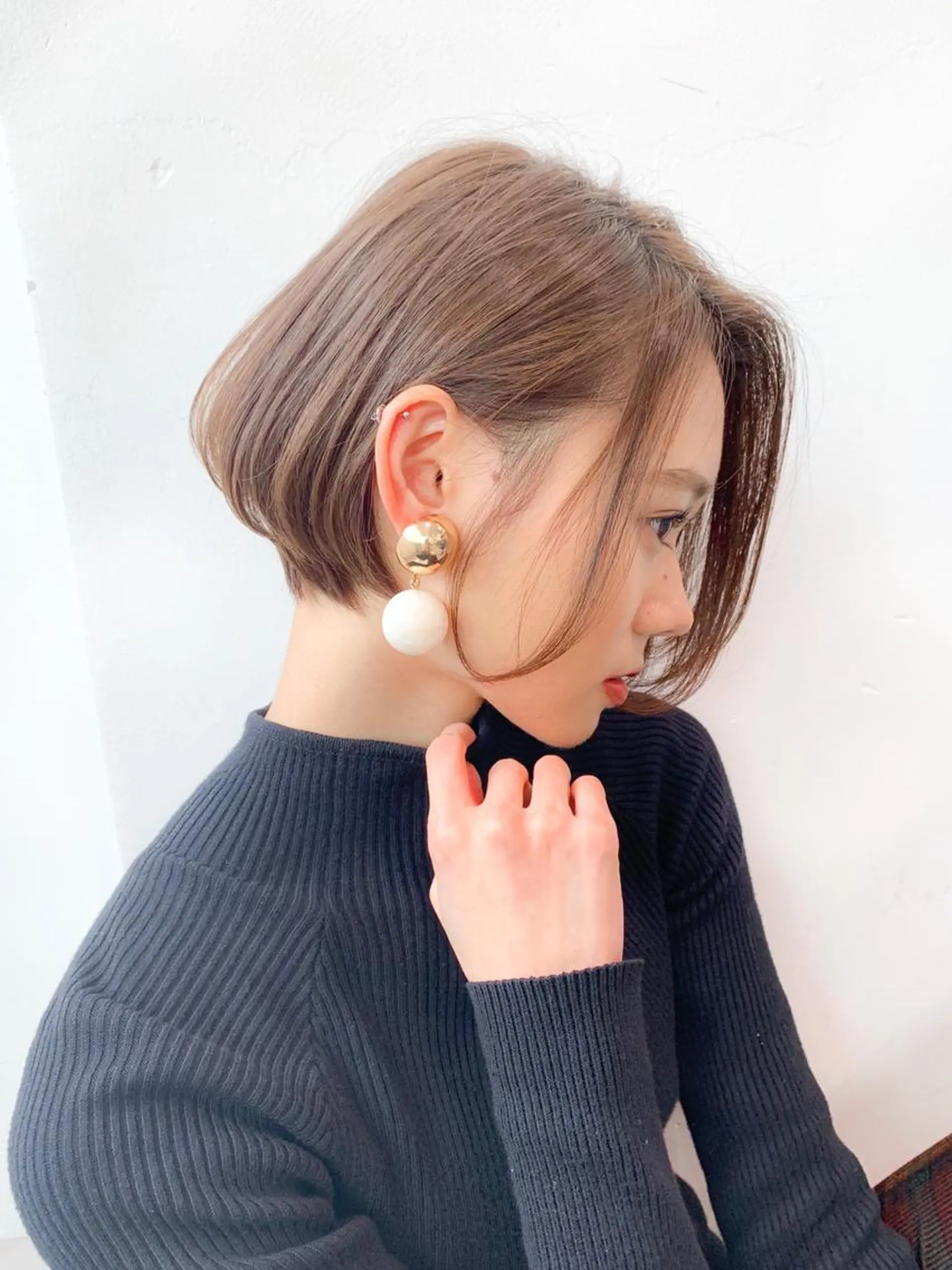 ショート カラー ベージュカラー ブリーチ ミルクティーベージュ ブリーチなしカラー 大人かわいい💍🤍 ボブ/ショートボブのヘアスタイル