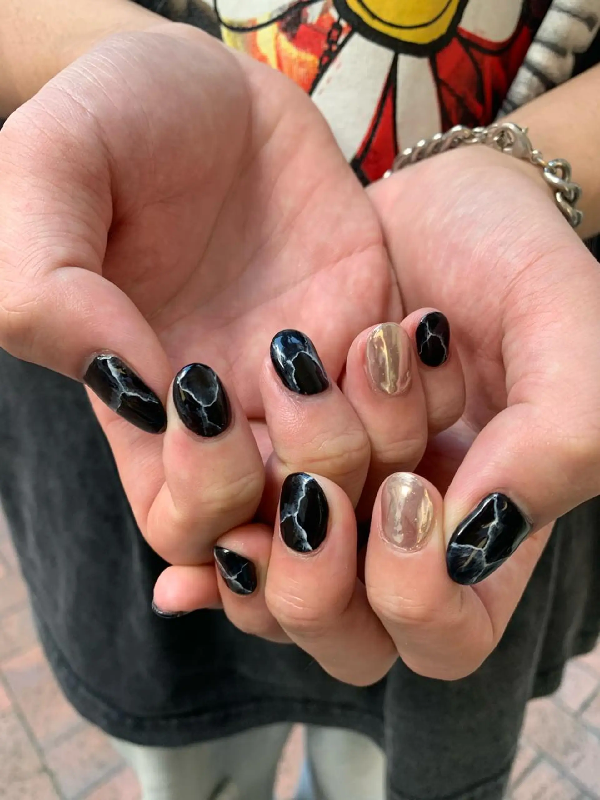 ネイル 大理石ネイル(マーブル) メンズネイル シルバー ハンドネイル Kureha/ネイル トレンドヘアのマツエク・マツパデザイン