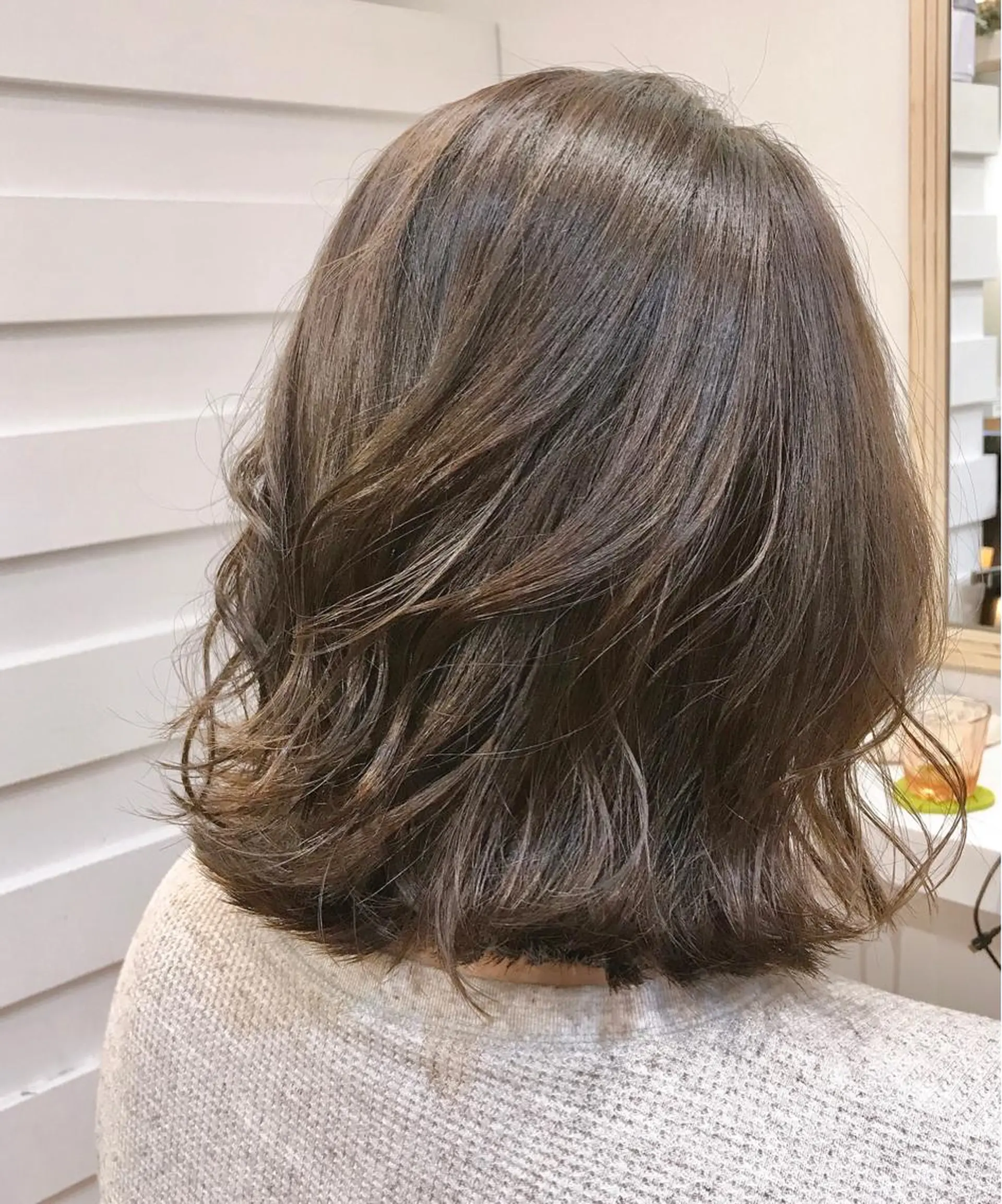 ミディアム カラー グレージュ 外ハネヘア ⚪︎ YUNAのヘアスタイル