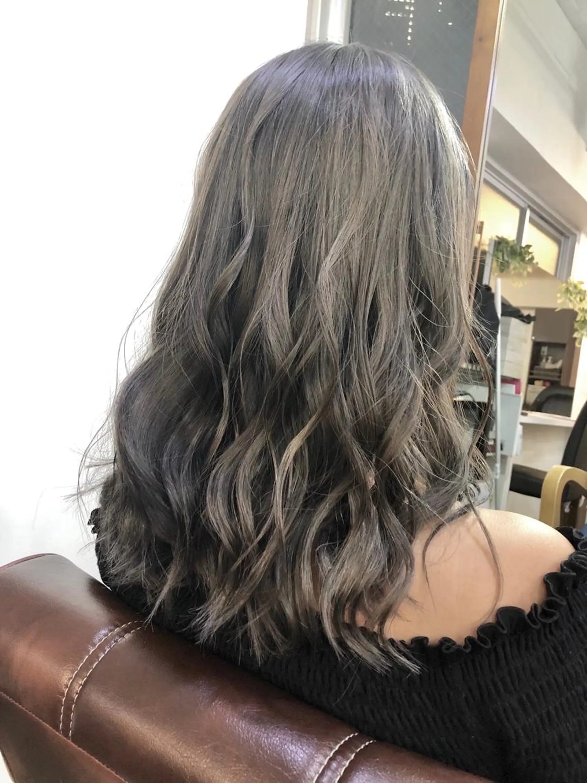 セミロング ハイライト ヘアカラー トリートメント 吉田 典弘のヘアスタイル