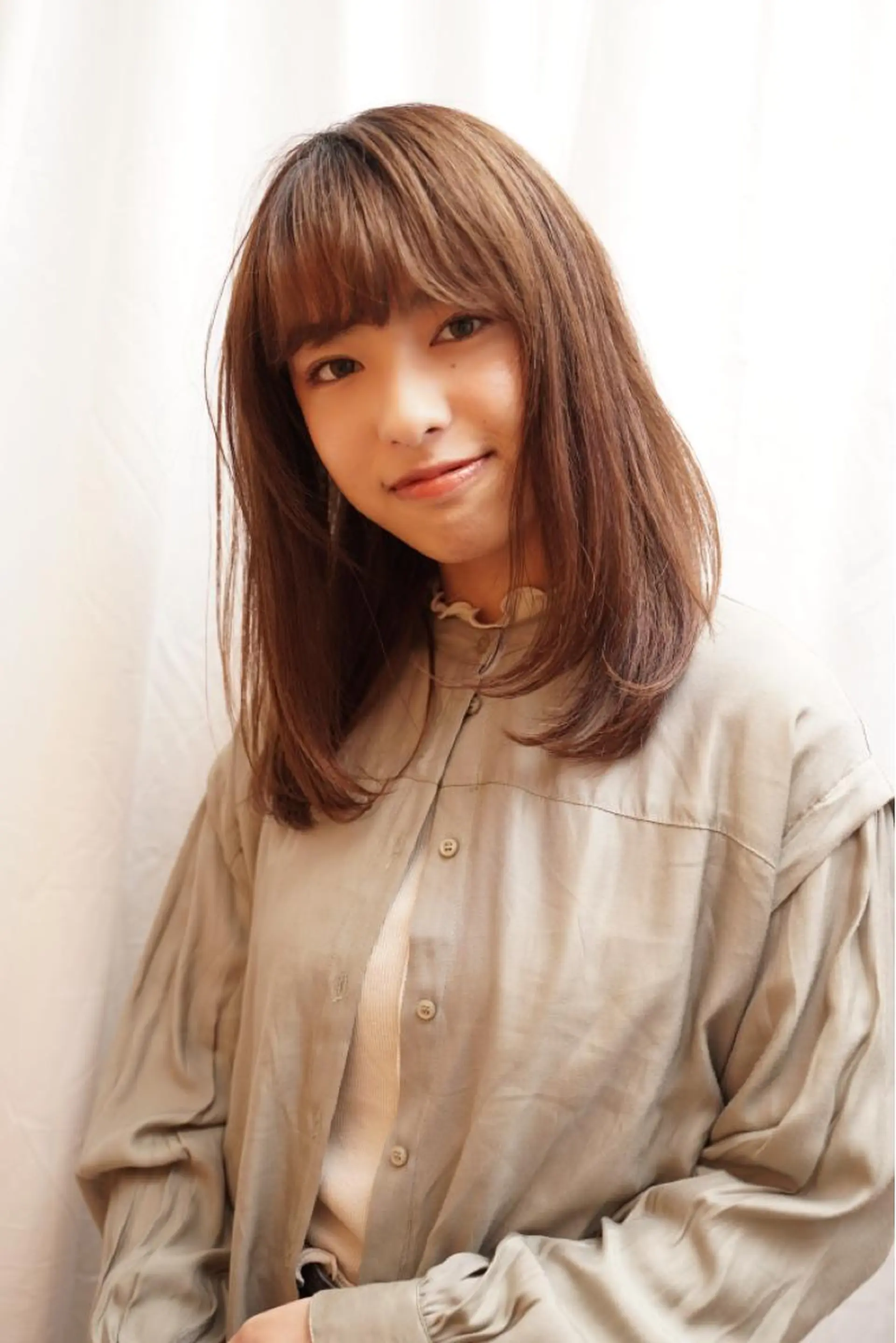 ミディアム カラー カット 佐藤 花帆のヘアスタイル