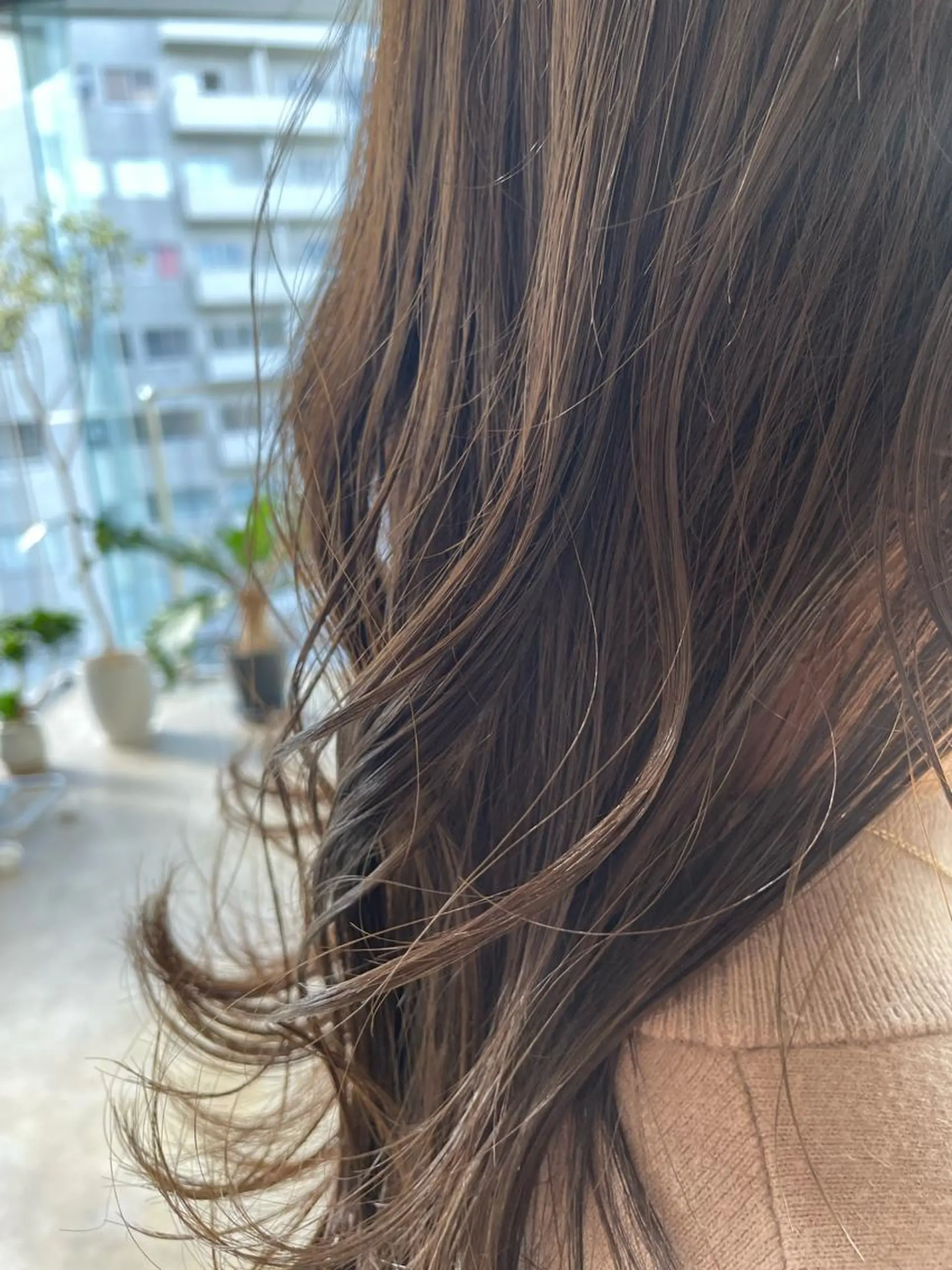 ミディアム カラー オリーブカラー カット ヘアカラー トリートメント レイヤー／似合わせ TAKUYAのヘアスタイル