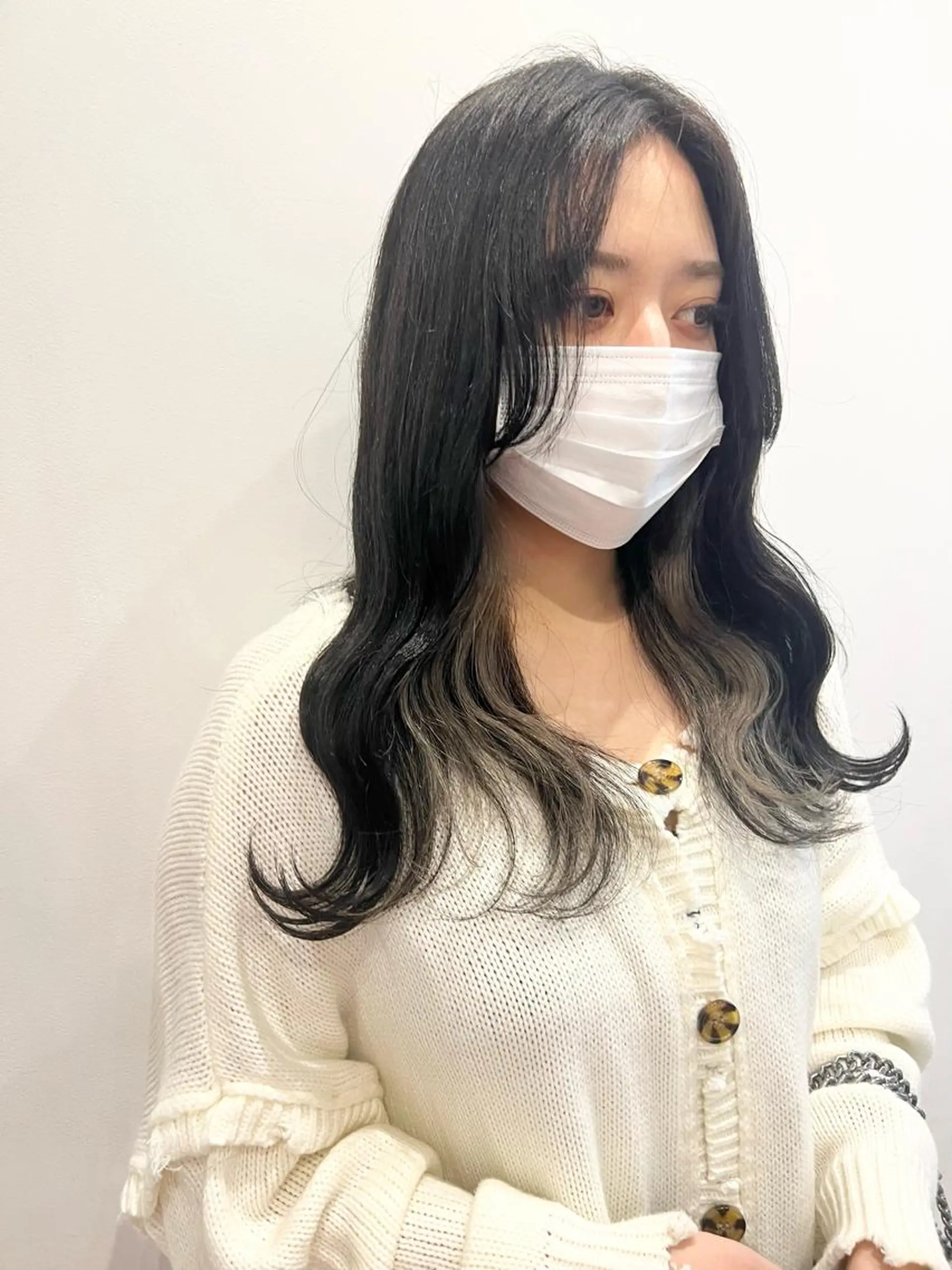 ロング カラー グレージュ インナーカラー 吉川 陽菜のヘアスタイル
