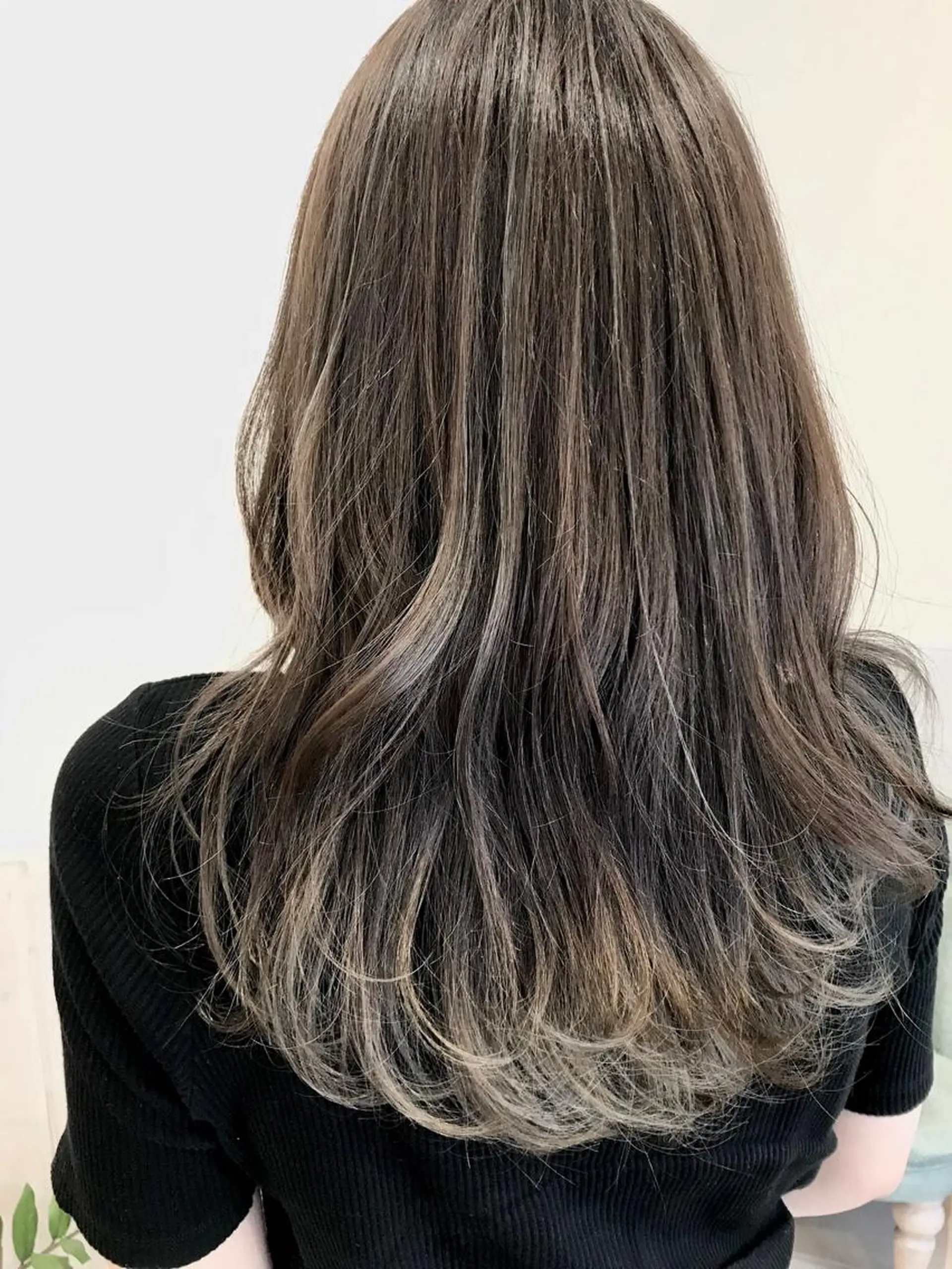 セミロング カラー にしだ まりえのヘアスタイル