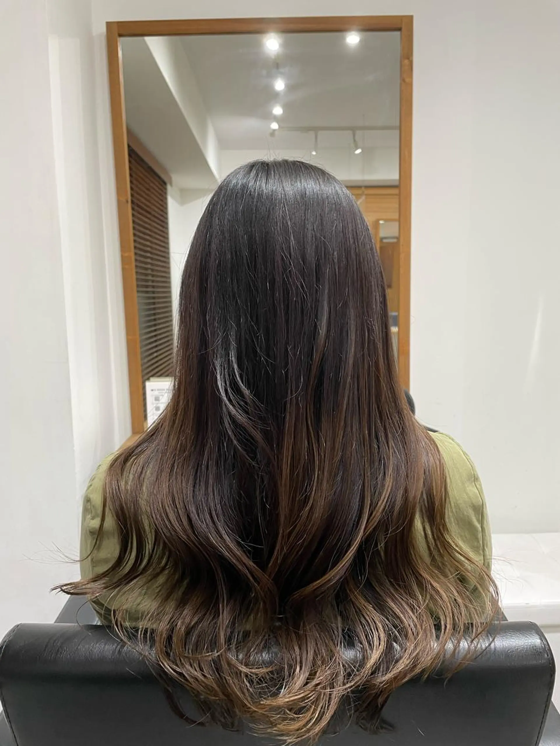 ロング 🐬脱白髪染めカラー 清水大世🐬のヘアスタイル