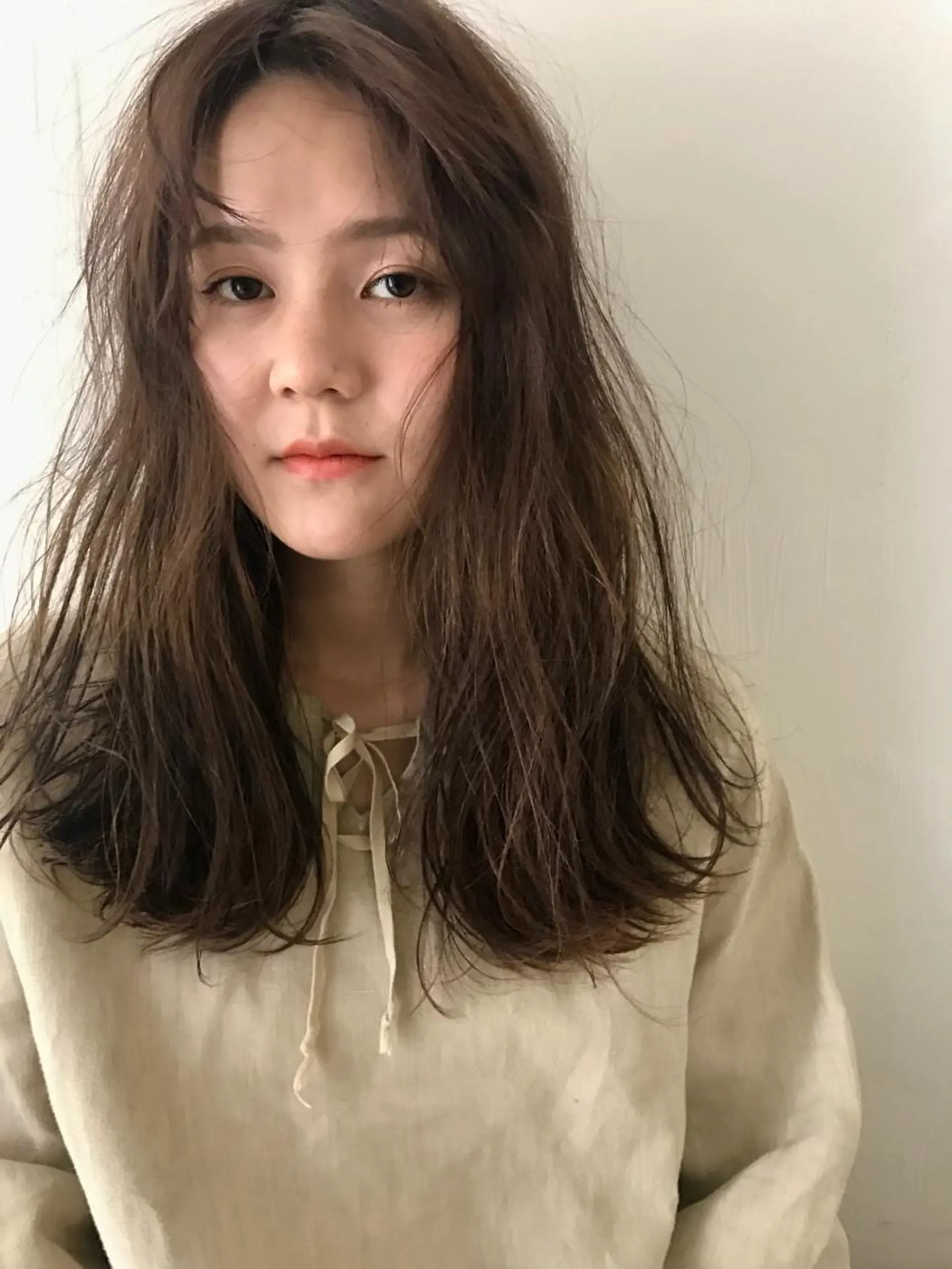 ミディアム カラー アッシュ 透明感カラー 外ハネヘア 貫洞 大介のヘアスタイル