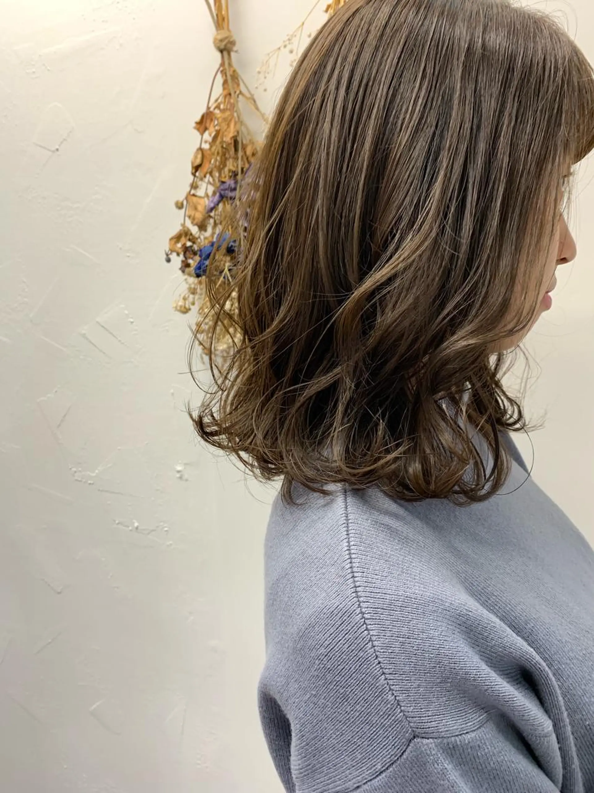 ミディアム カラー アッシュ ベージュカラー 透明感カラー newi 京橋 【yuuki】のヘアスタイル