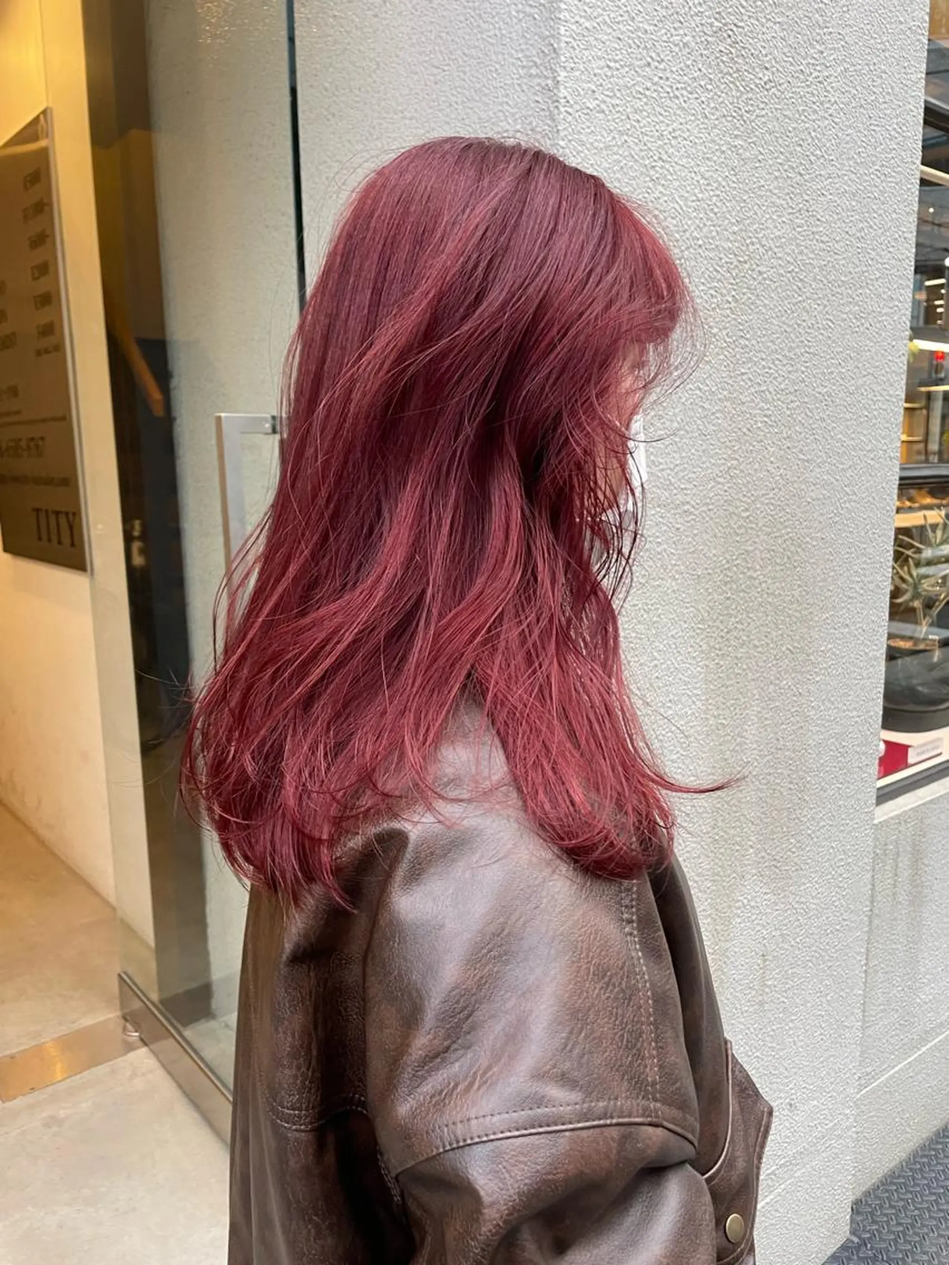 セミロング カラー ベージュカラー ブリーチ ダブルカラー オレンジ オレンジベージュ カット ヘアカラー トリートメント hen所属・心斎橋/レイヤー/ ブリーチ/モエのヘアスタイル
