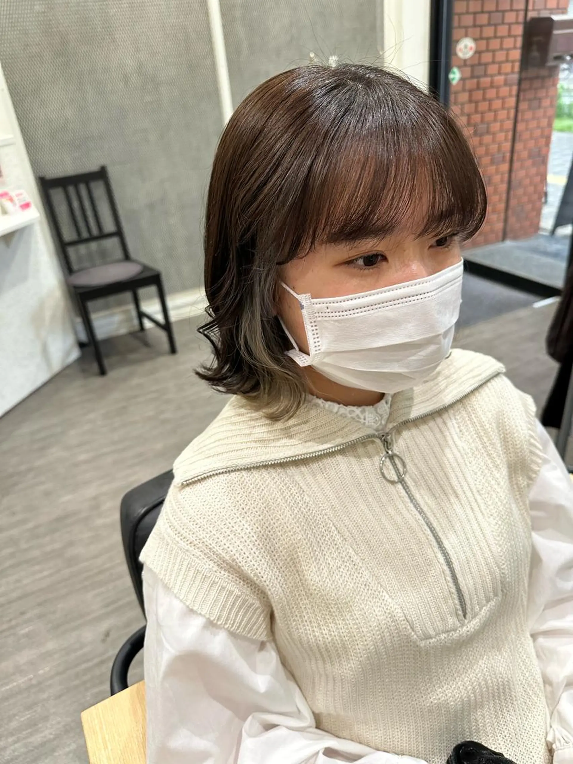 ミディアム カラー イヤリングカラー グレージュ 艶髪レイヤー上田 紗也🇰🇷💗のヘアスタイル