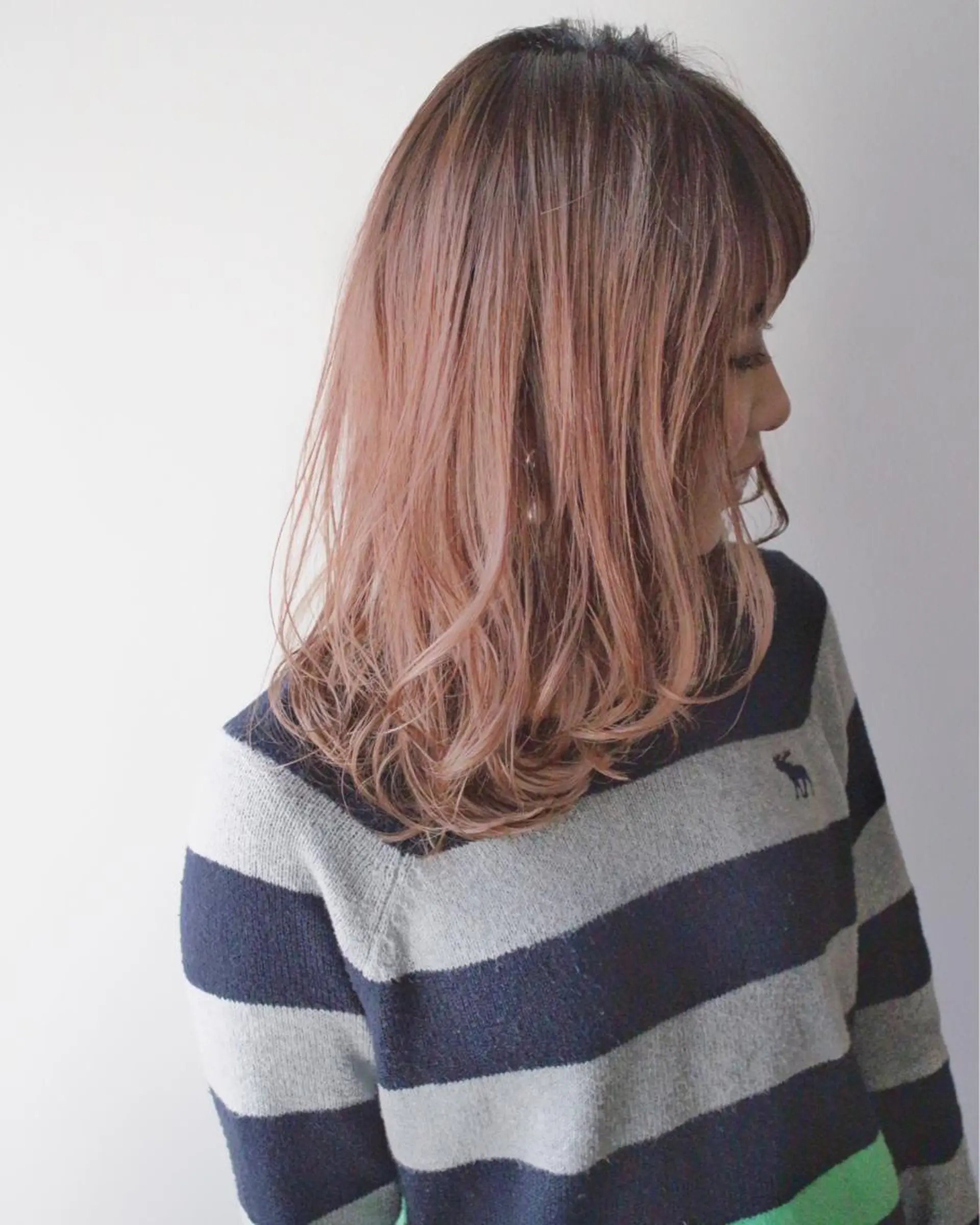 ミディアム 吉本 知弘のヘアスタイル