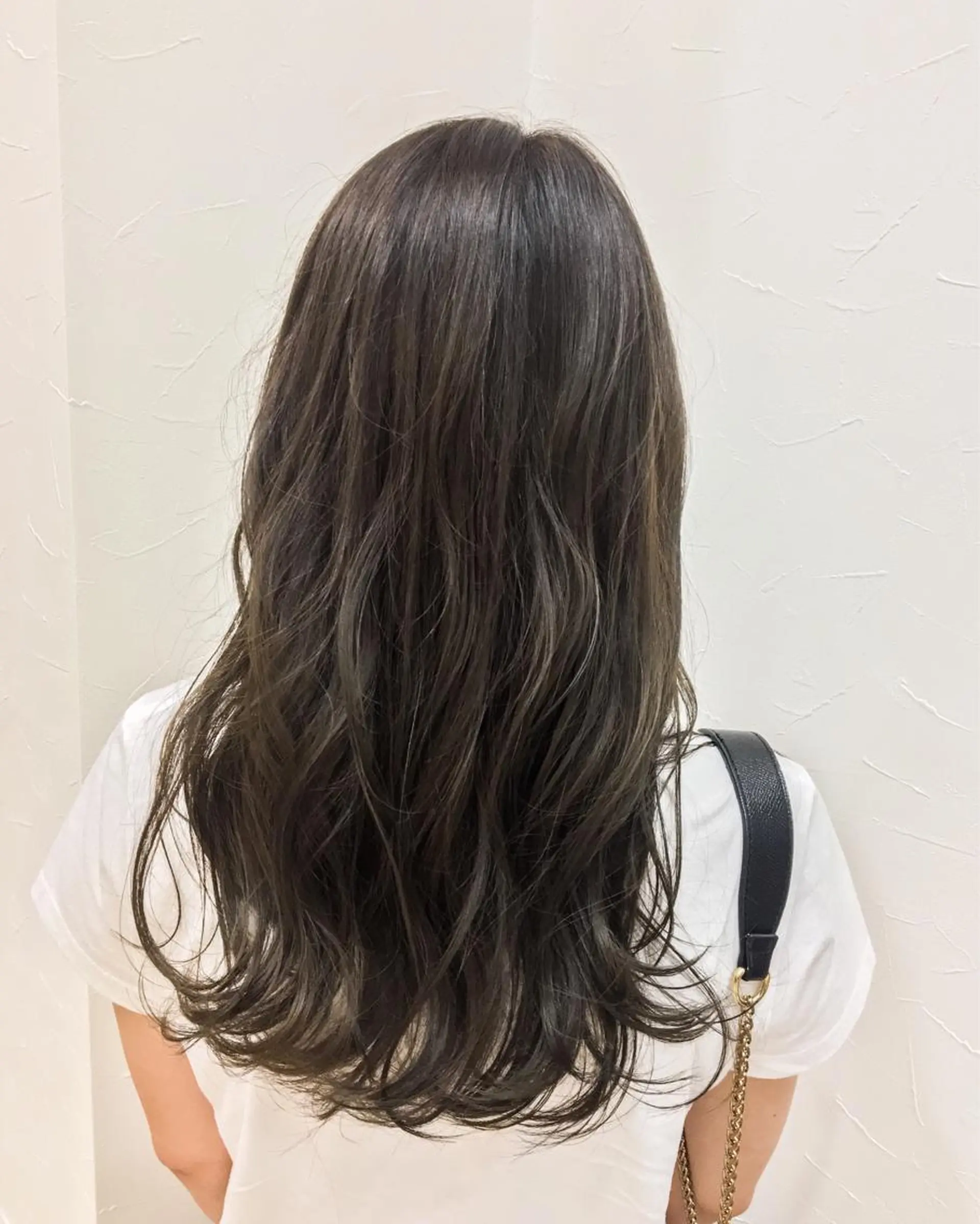 カラー グレージュ MERu所属・MERu/高橋裕之 /レイヤー/艶カラーのヘアスタイル