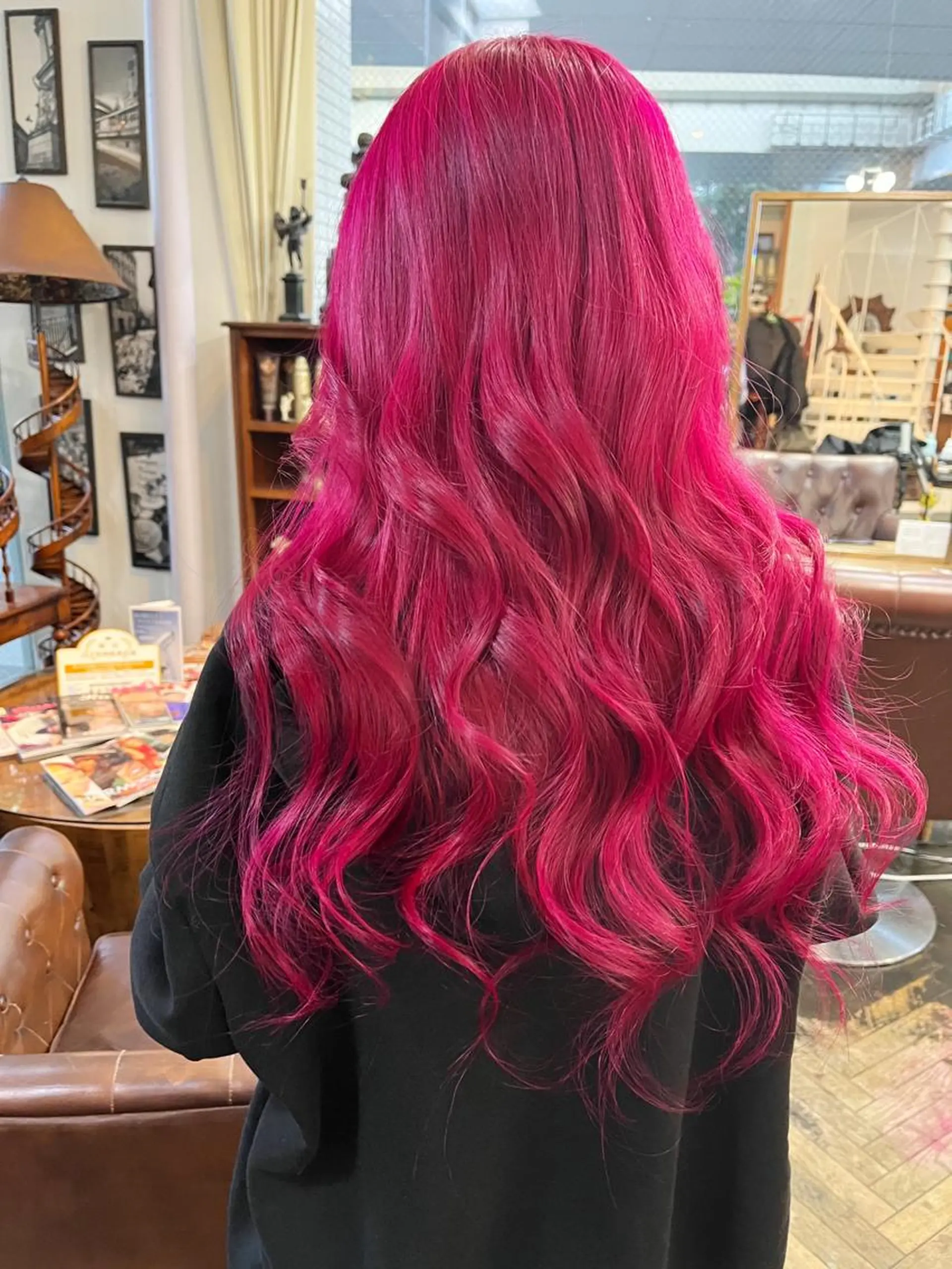 ロング カラー モモカ/ハイトーン /バレイヤージュのヘアスタイル