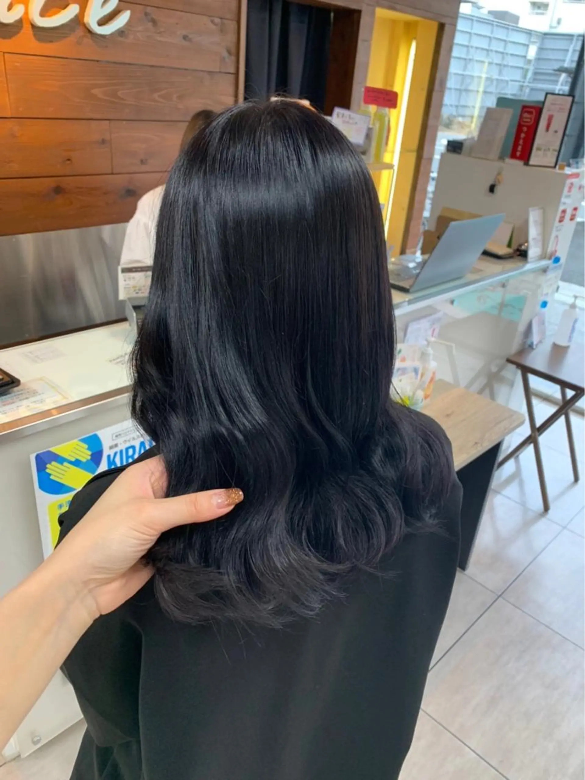 カラー インナー×縮毛矯正 ピンクカラー澤井里菜のヘアスタイル