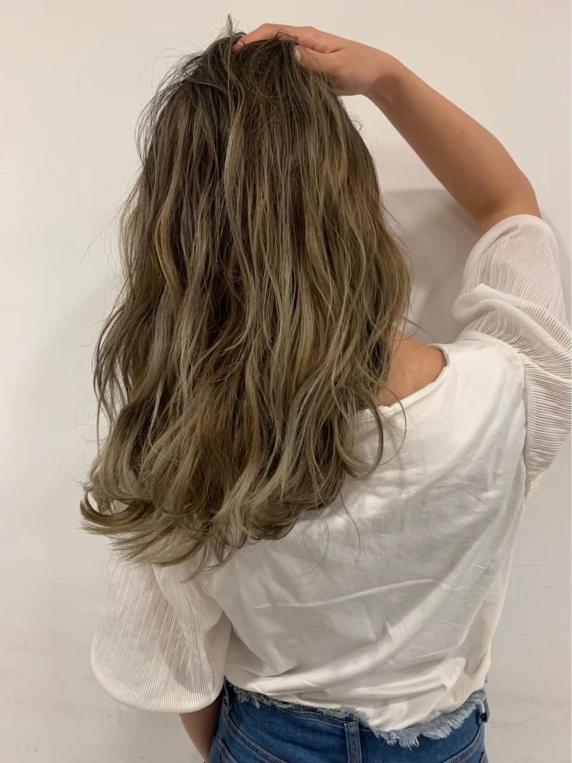 セミロング カラー _WHITE 高槻のヘアスタイル