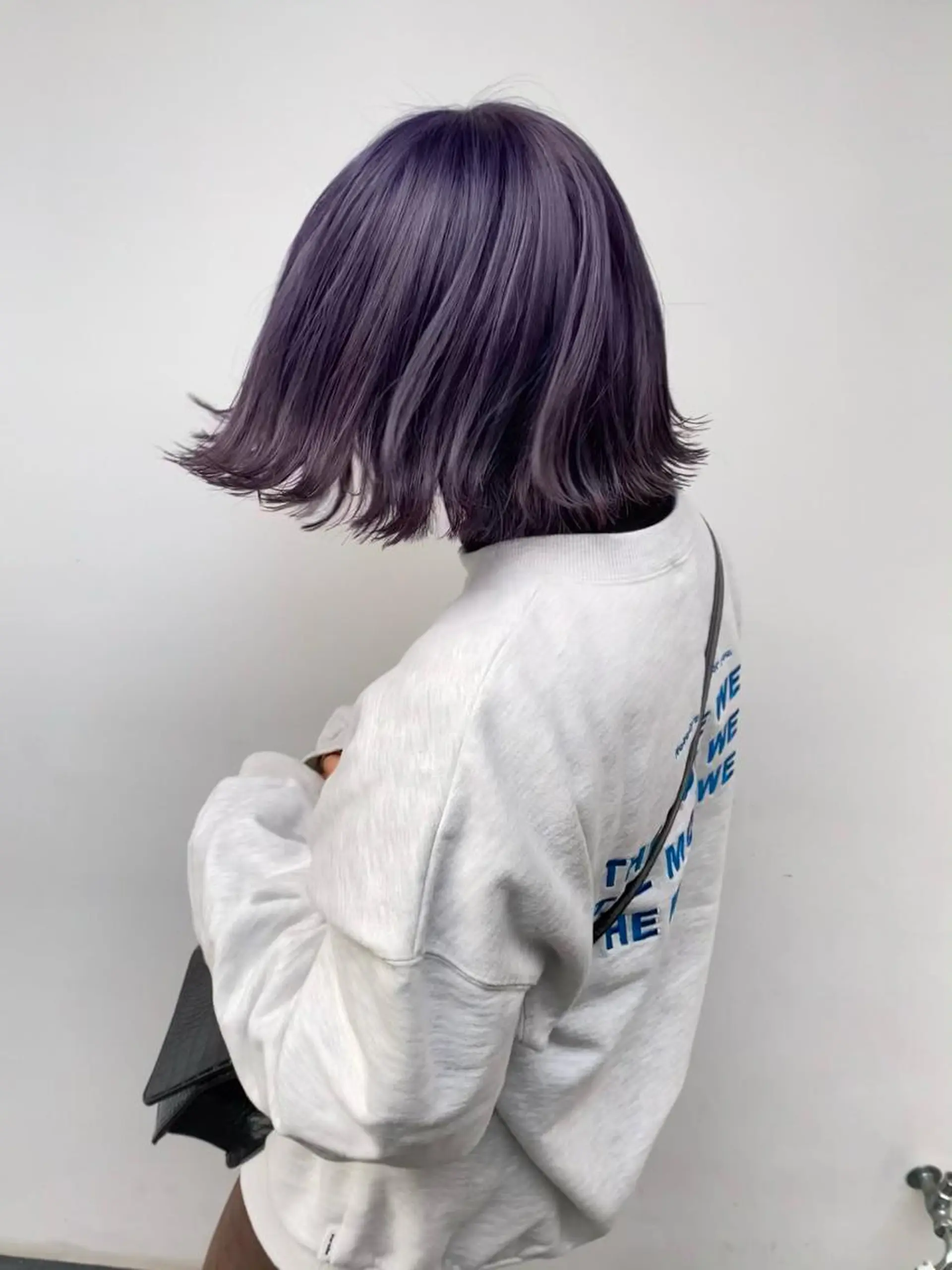 ショート カラー ブリーチ ラベンダーカラー ボブ 外ハネヘア tonari 梅田、中崎町のヘアスタイル