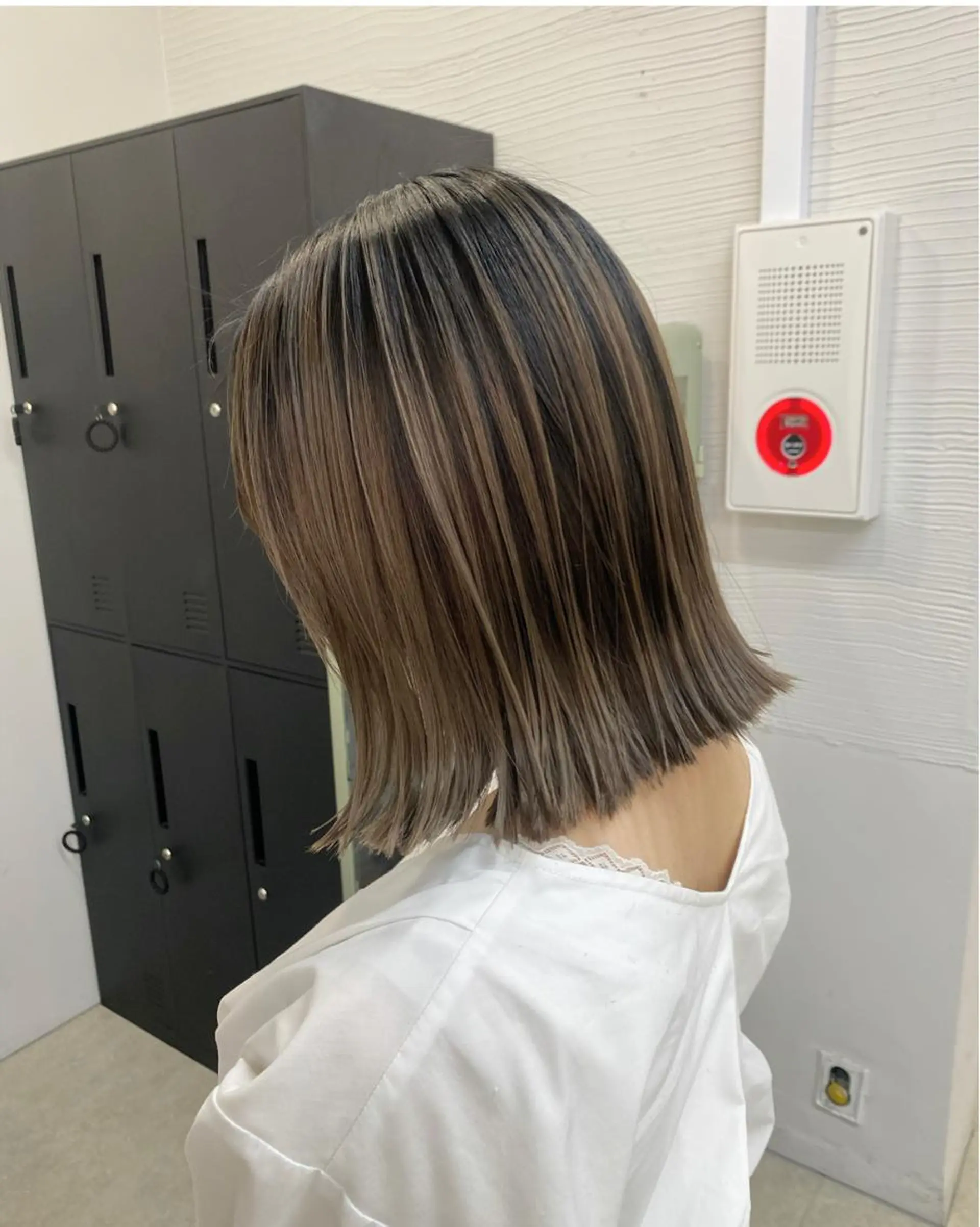 ミディアム カラー ネイル マツエク・マツパ アイブロウ ヘアカラー ハイライト、レイヤー カット/西梅田/中西のヘアスタイル