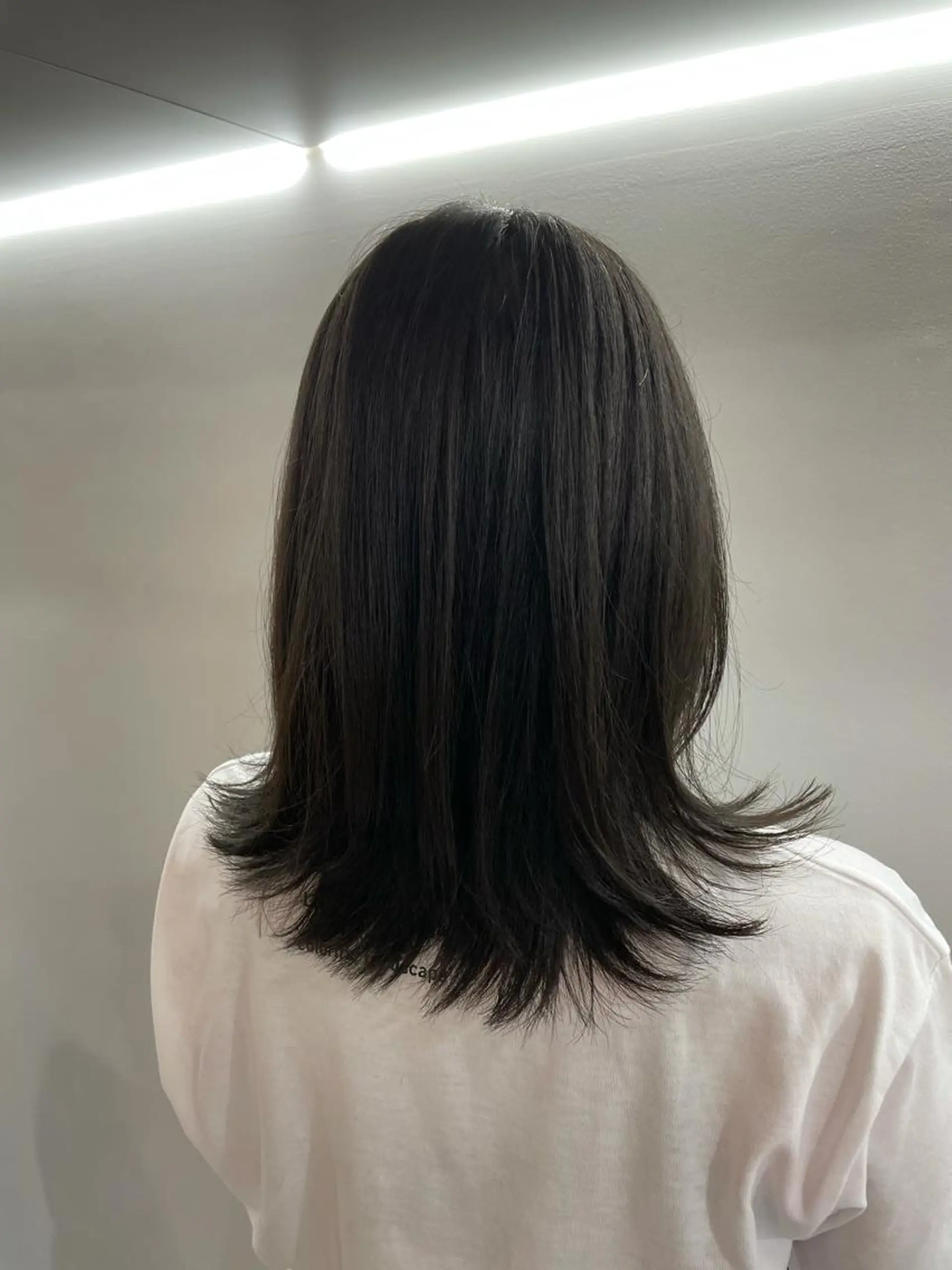 ミディアム カラー 透明感カラー グレージュ アイスグレージュ 外ハネヘア 太田ありさ クリーミーヘアカラーのヘアスタイル
