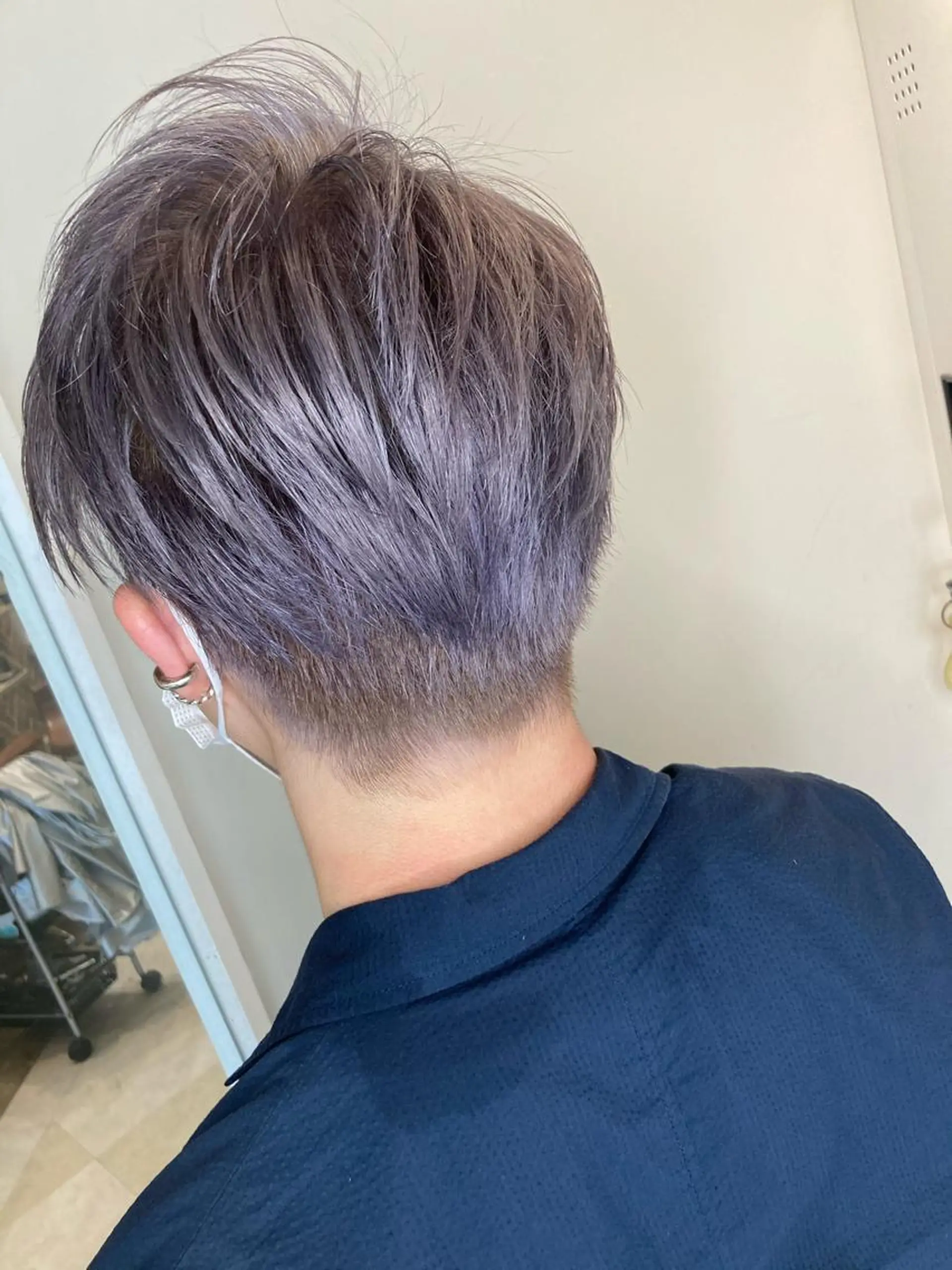 ショート カラー メンズ メンズブリーチ アッシュ ブリーチ カット ヘアカラー トリートメント 高木 陽平のヘアスタイル