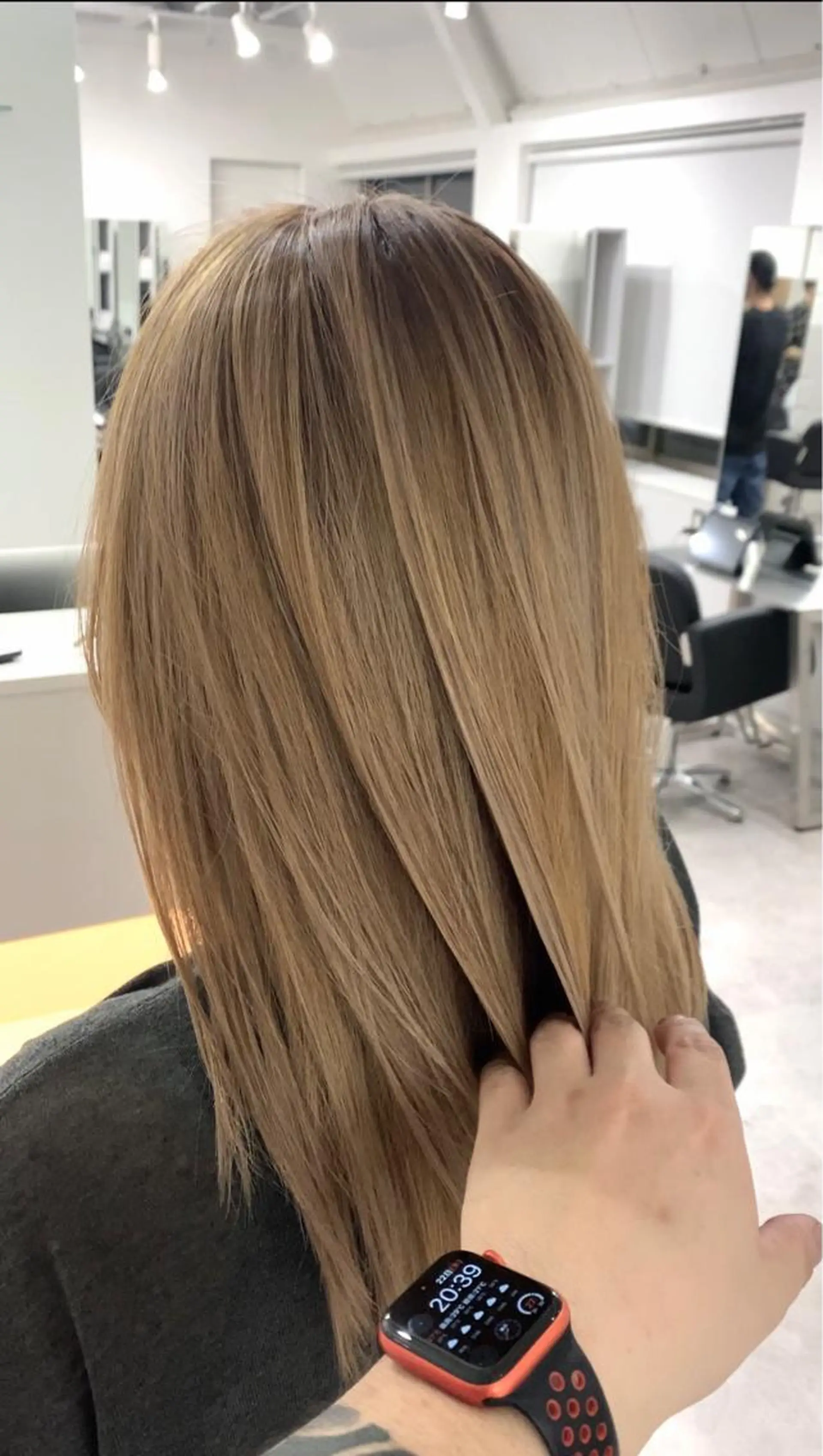 セミロング カラー 髪質改善カラー、美髪 トリートメント専門のヘアスタイル