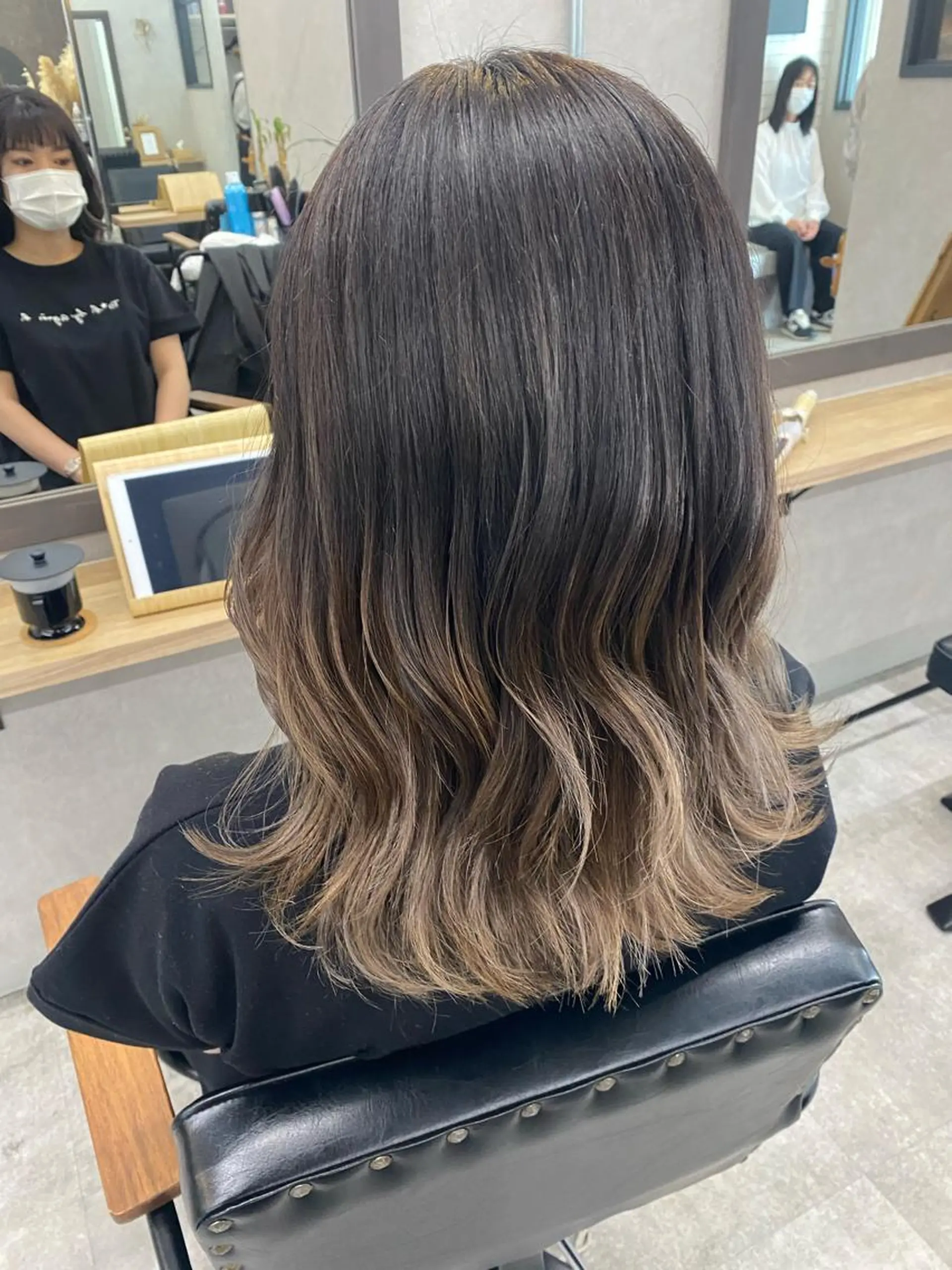 セミロング カラー グラデーションカラー SHOTA 大人ショートのヘアスタイル