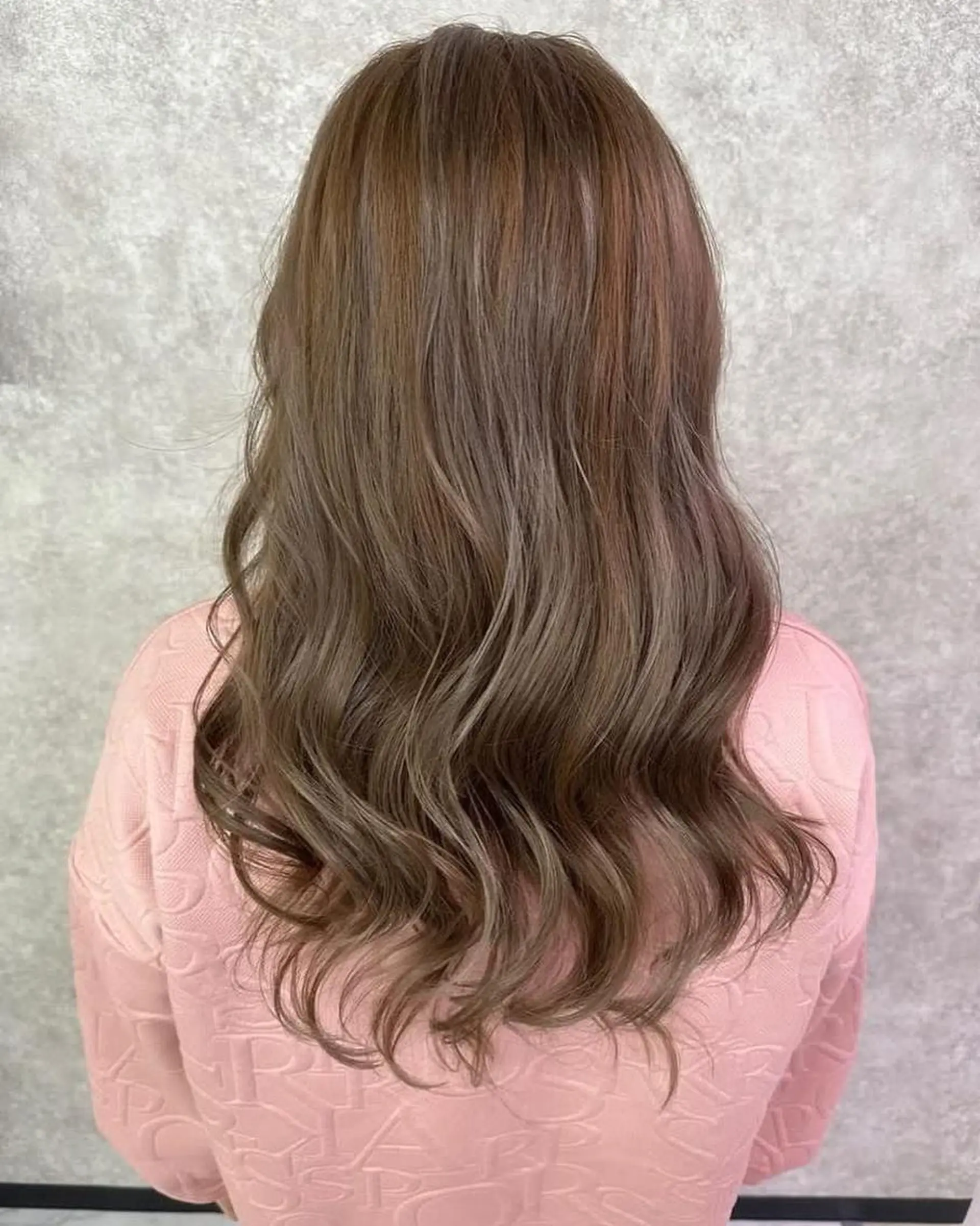 ロング カラー ベージュカラー ハイライトカラー ミルクティーベージュ ハイライト 髪質改善 UNDER vr 【アンダーバー】のヘアスタイル