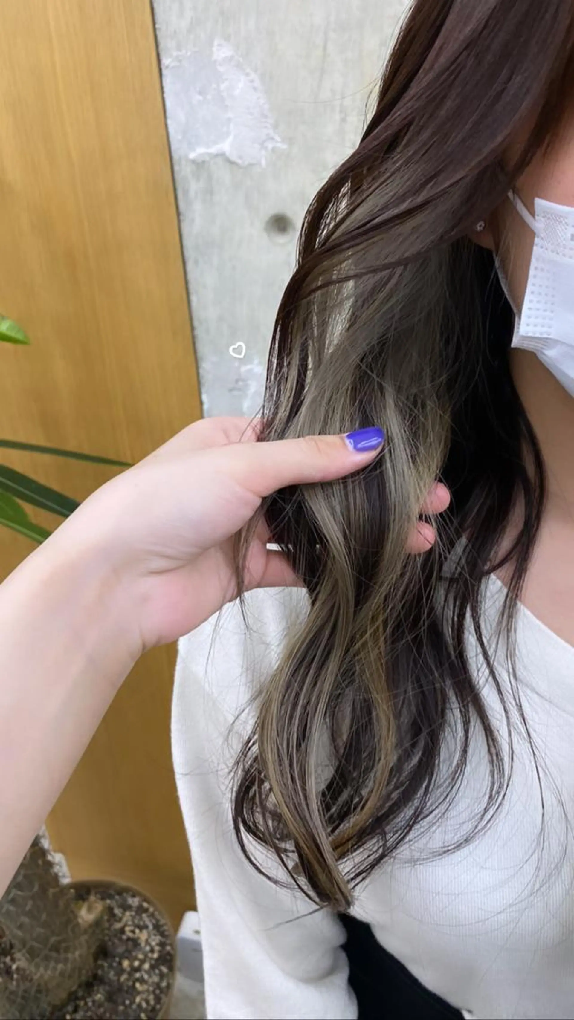 ロング カラー KVELL ユナのヘアスタイル