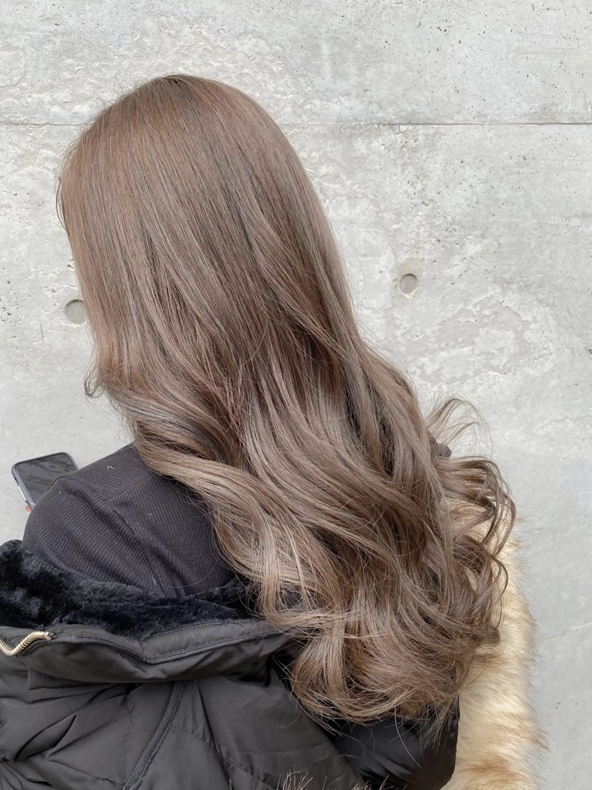 セミロング カラー アッシュ ブリーチ ケアブリーチ イルミナカラー シルバー 【透明感、艶髪】西村 有司のヘアスタイル